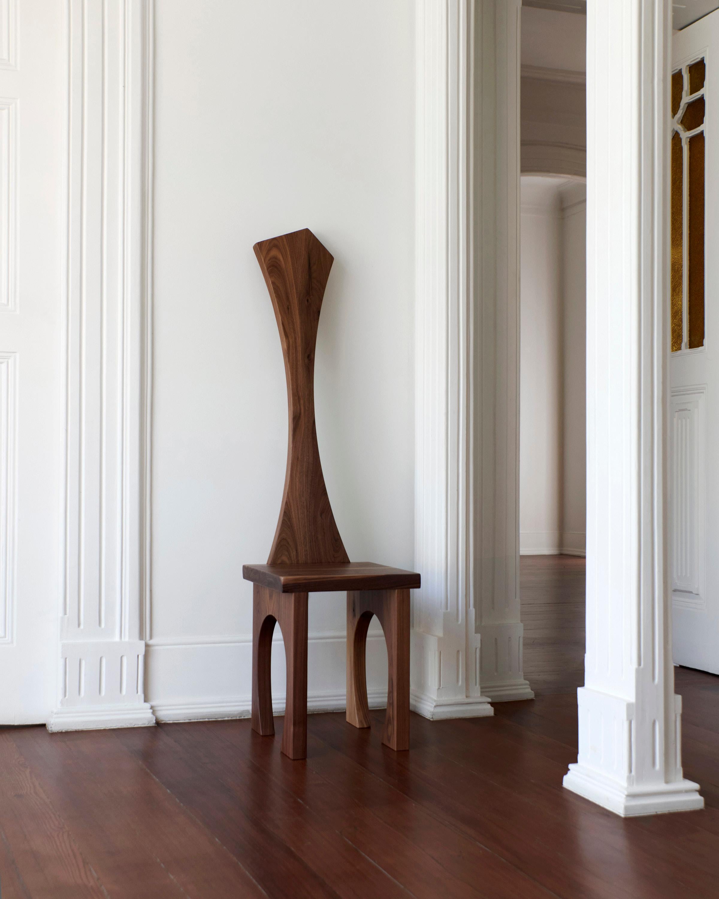 Portugal Chair No8, progettata nel 2024

Questa sedia fa parte di una serie di otto modelli diversi con uno schienale dalla forma grafica e gambe strutturali.
Scolpito a mano in noce massiccio da abili artigiani nel nord del Portogallo.

Realizzato
