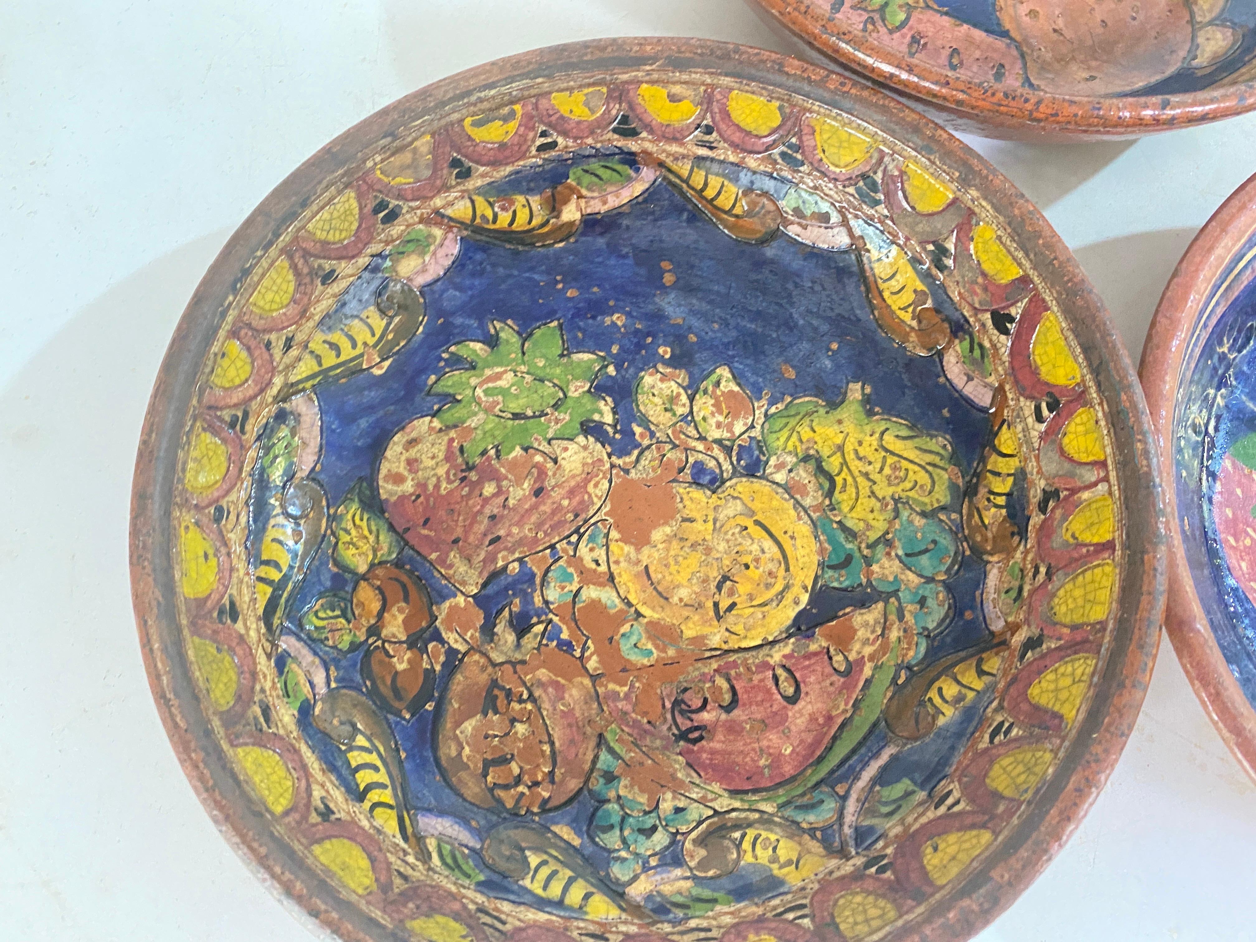 Portugal Faience Plates Hand Painted 20th Century Yellow Brown Colors Set of 3   In Good Condition For Sale In Auribeau sur Siagne, FR