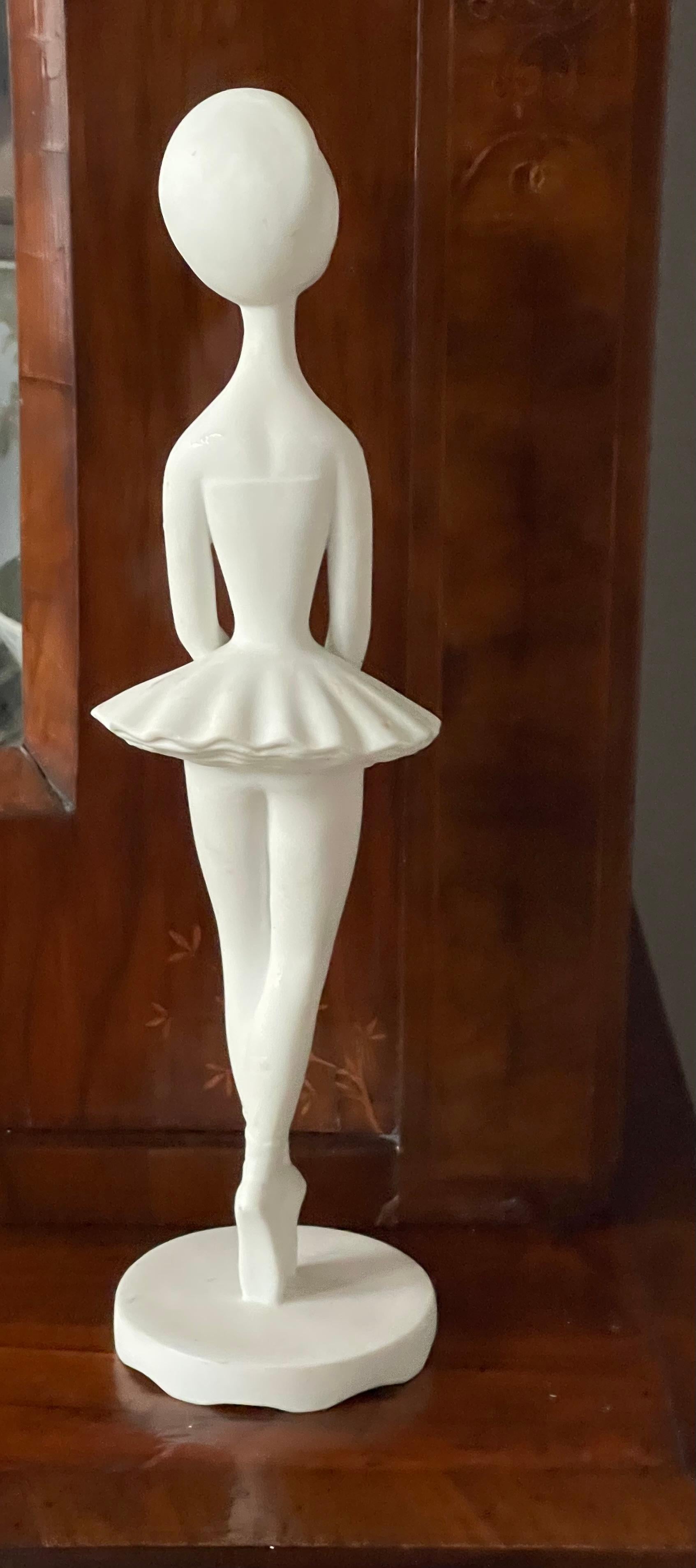 Scultura di ballerina in porcellana del Portogallo Parian In condizioni buone in vendita a Boca Raton, FL