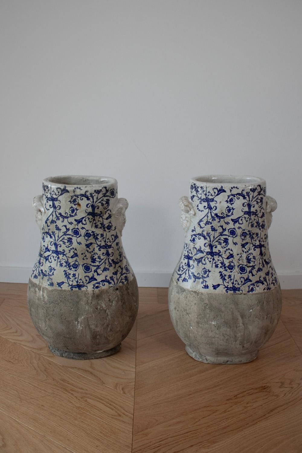 Portugiesische Keramik und blau-weiß gekachelt großer Branch Vase  (Organische Moderne) im Angebot