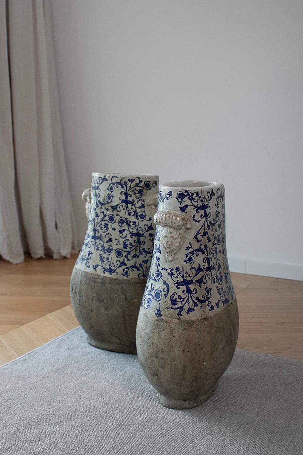 Portugiesische Keramik und blau-weiß gekachelt großer Branch Vase  (Unbekannt) im Angebot