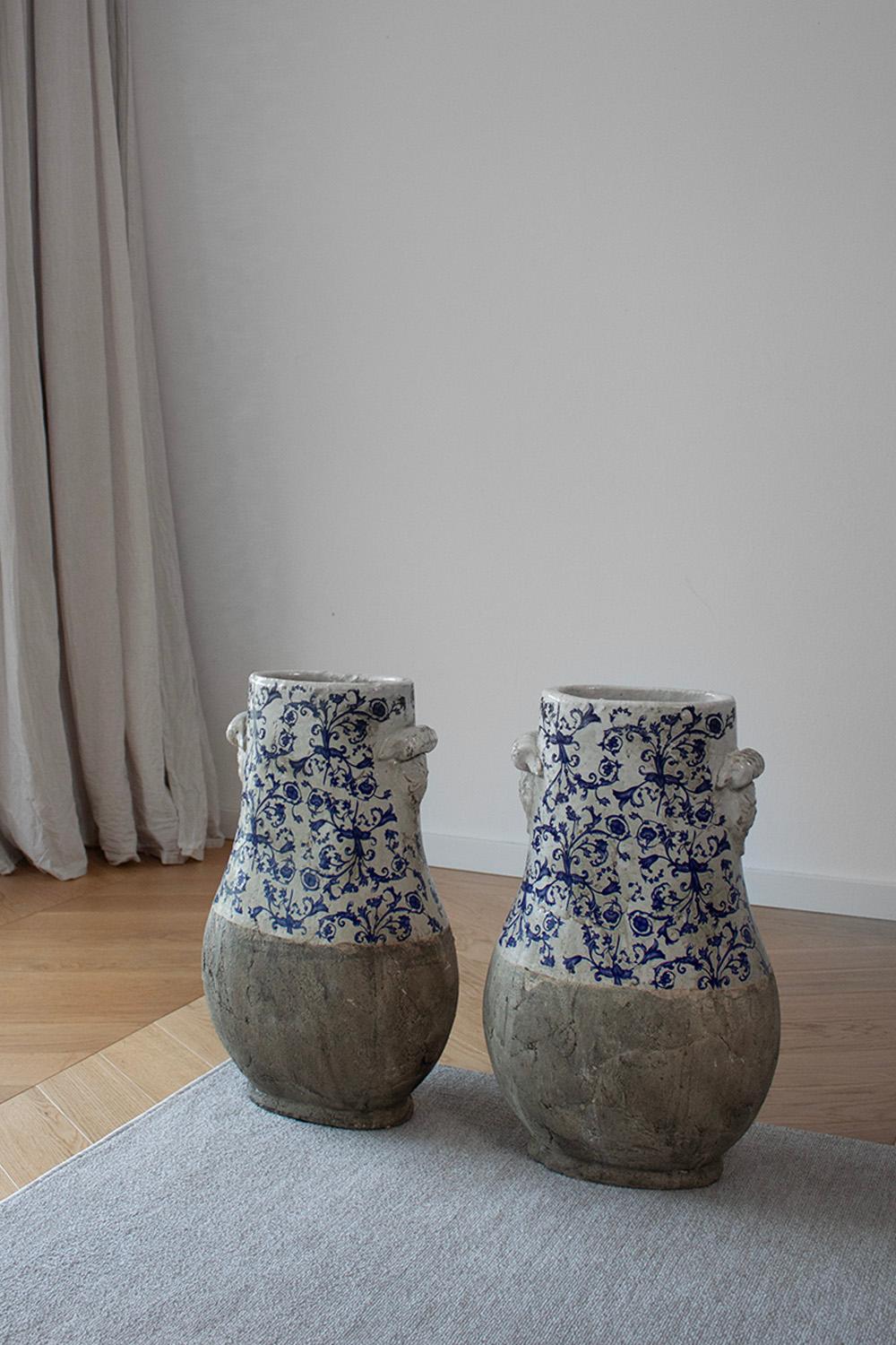 Portugiesische Keramik und blau-weiß gekachelt großer Branch Vase  (Maschinell gefertigt) im Angebot
