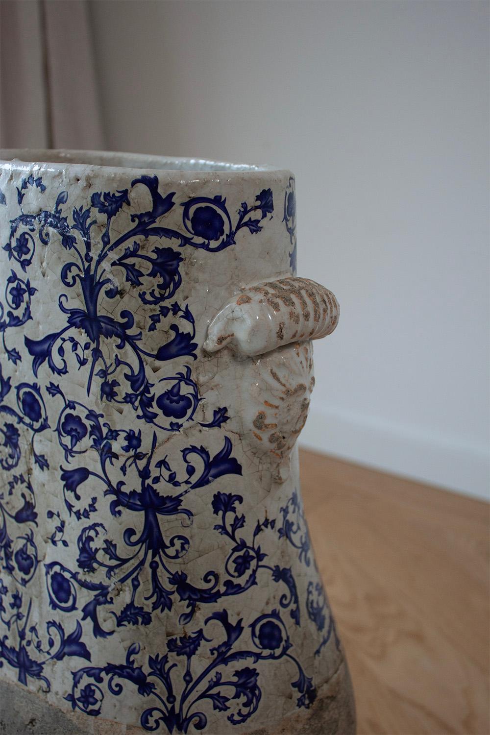Ceramica 2 Vaso grande in ceramica portoghese e piastrelle blu e bianche in vendita
