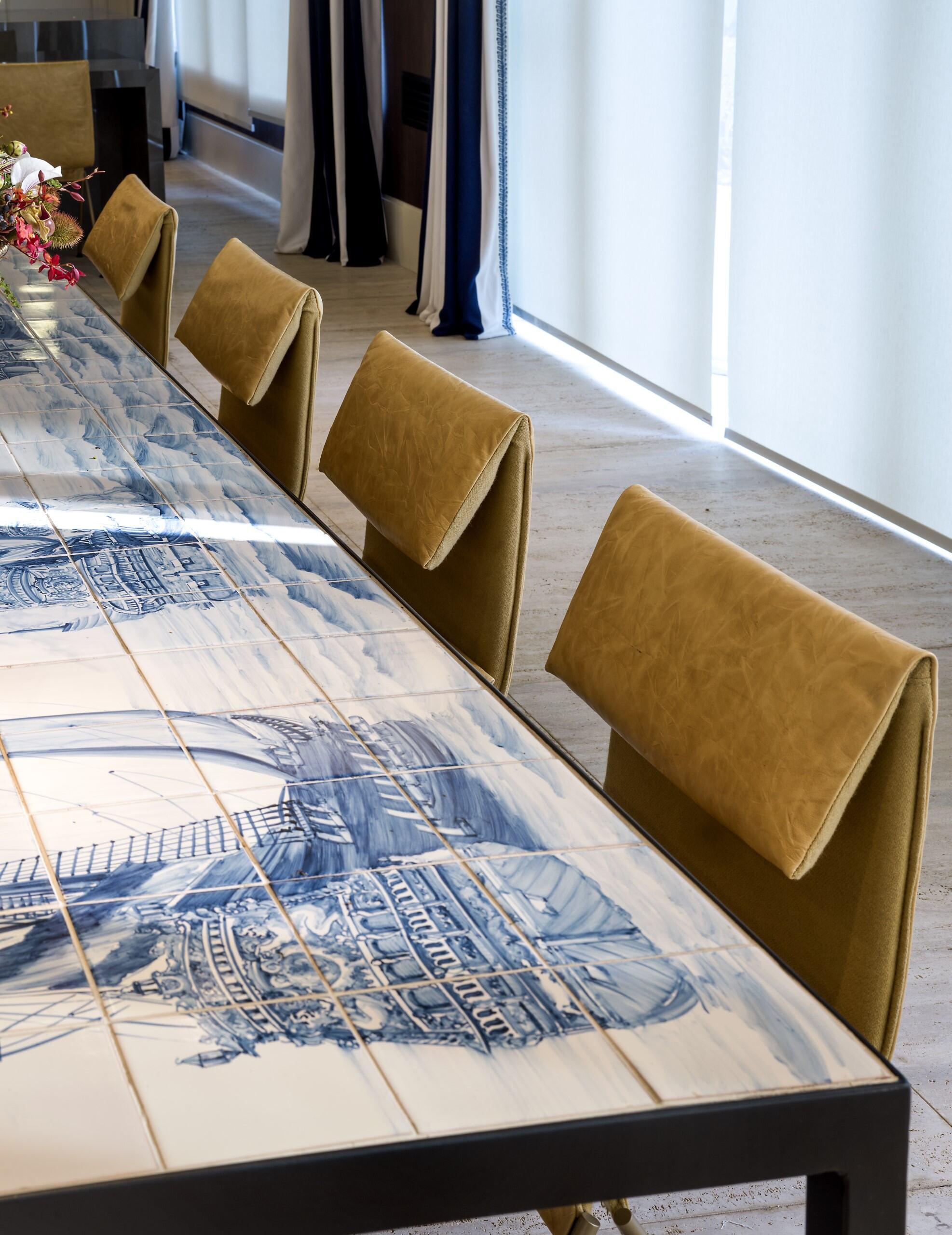 Portuguesa com Certeza Table by Marcio Kogan - Table en métal et tuiles peintes à la main en vente 1