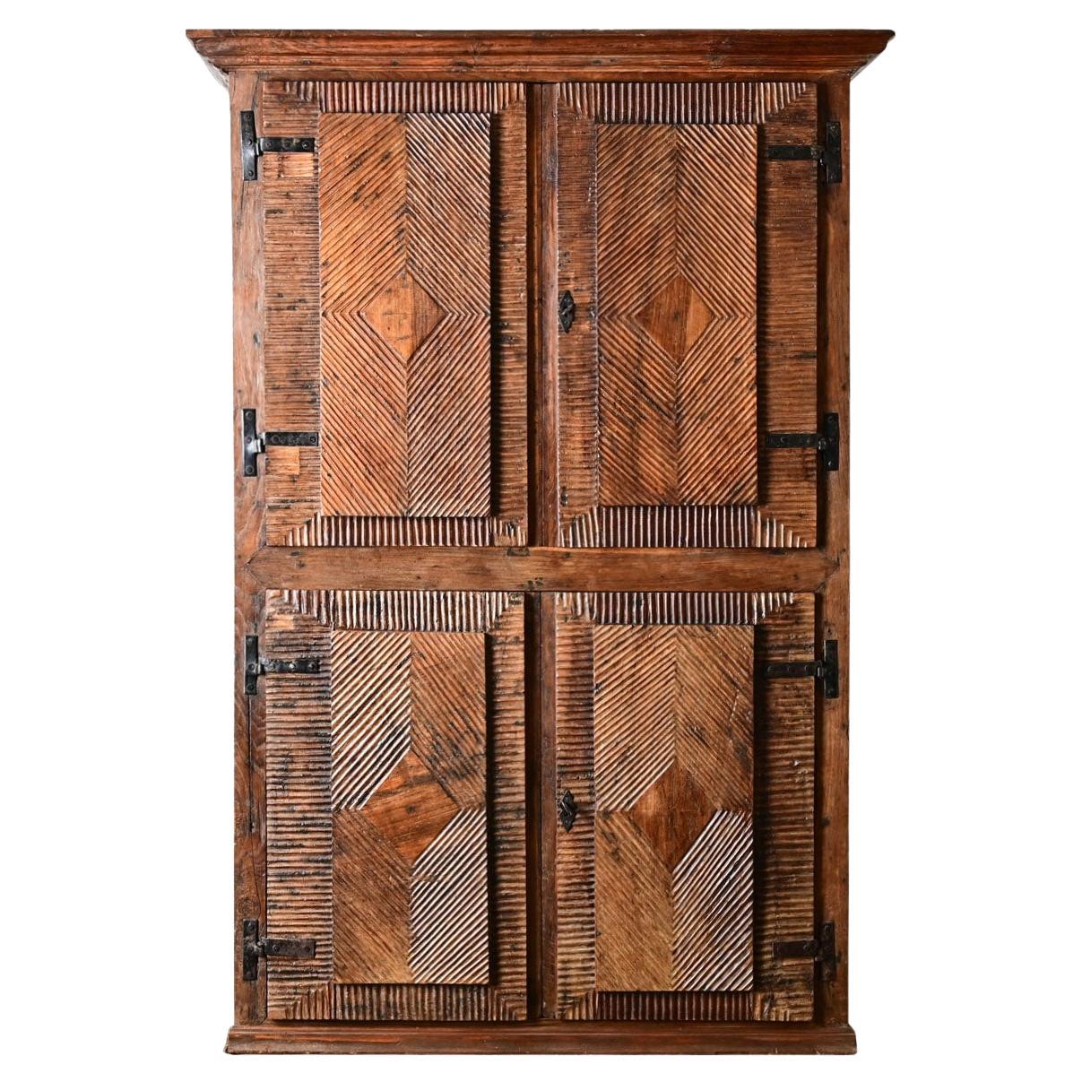 Portugiesisches Kabinett aus massivem Kastanienholz, 18. im Angebot