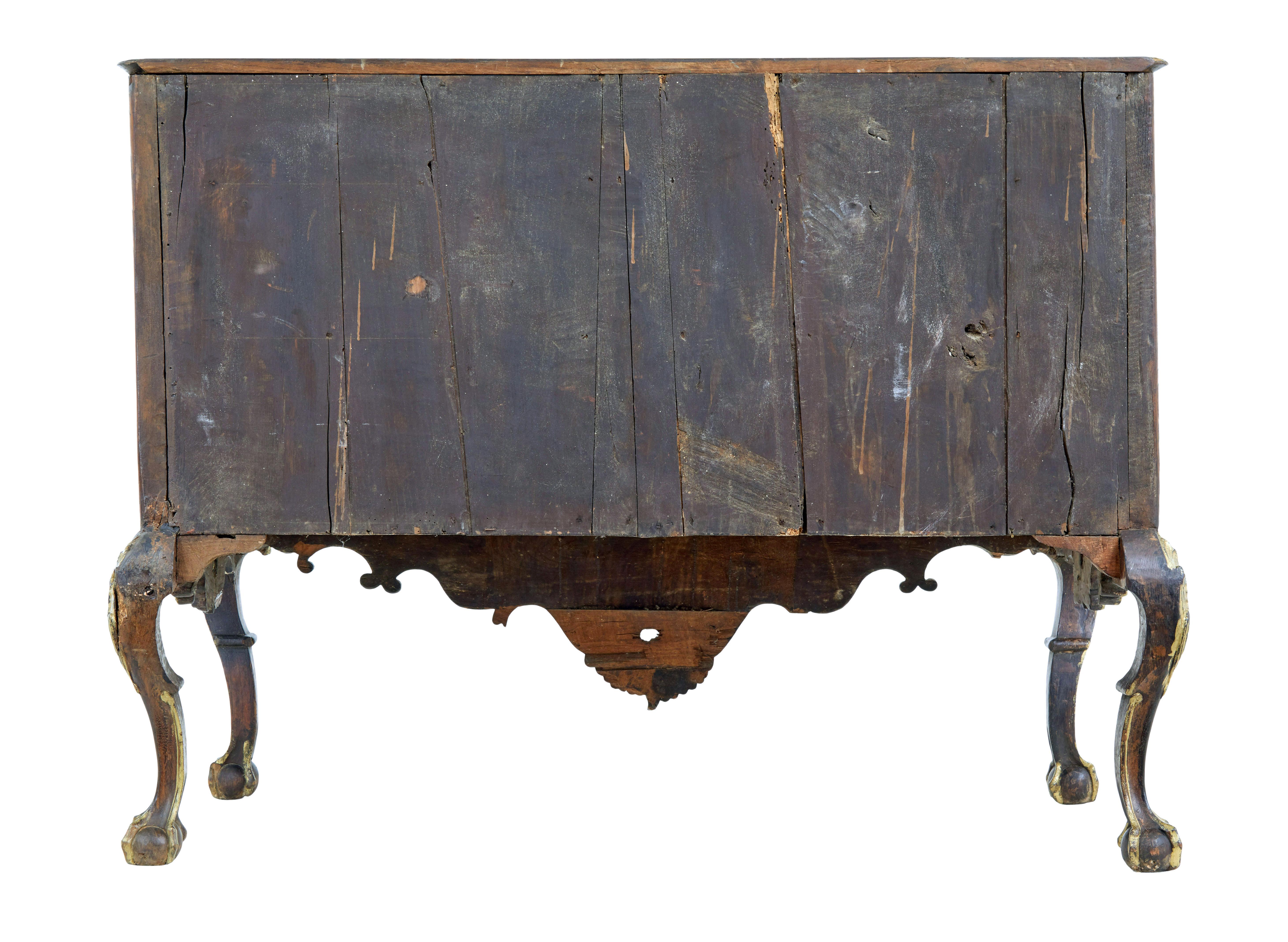 Portuguese 18th century carved walnut and gilt chest of drawers In Good Condition For Sale In Debenham, Suffolk