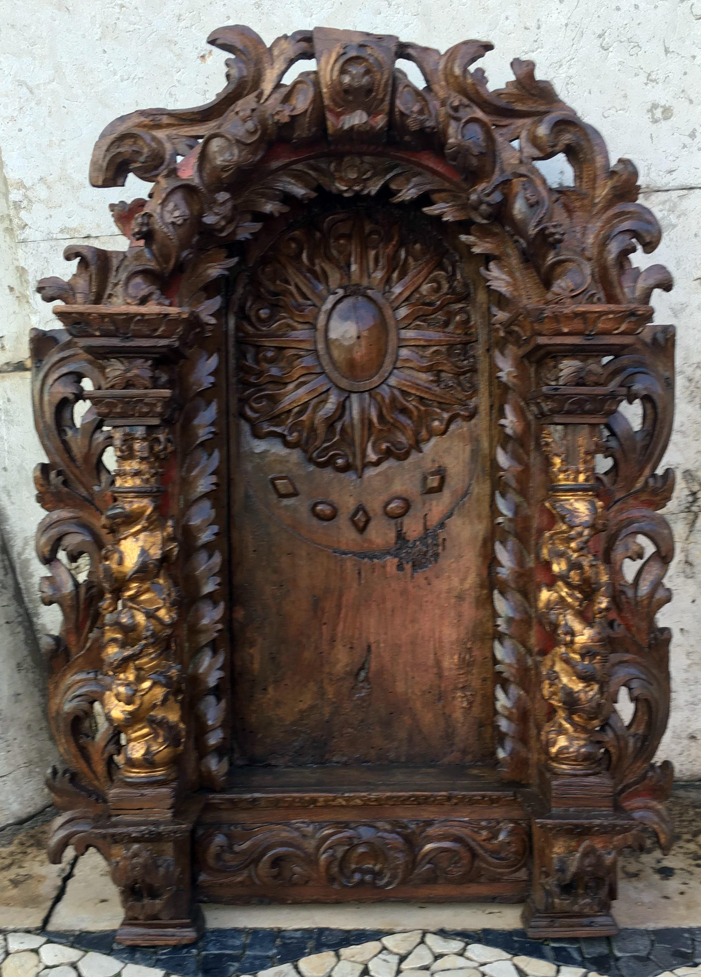 Portuguese, 18th Century Carved Wood Oratory (Portugiesisch)