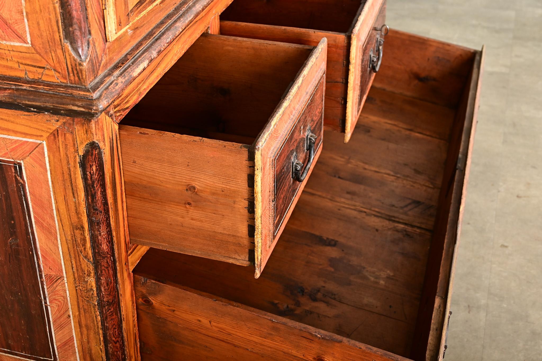 Armadio portoghese dipinto in Boi del XVIII secolo in vendita 4