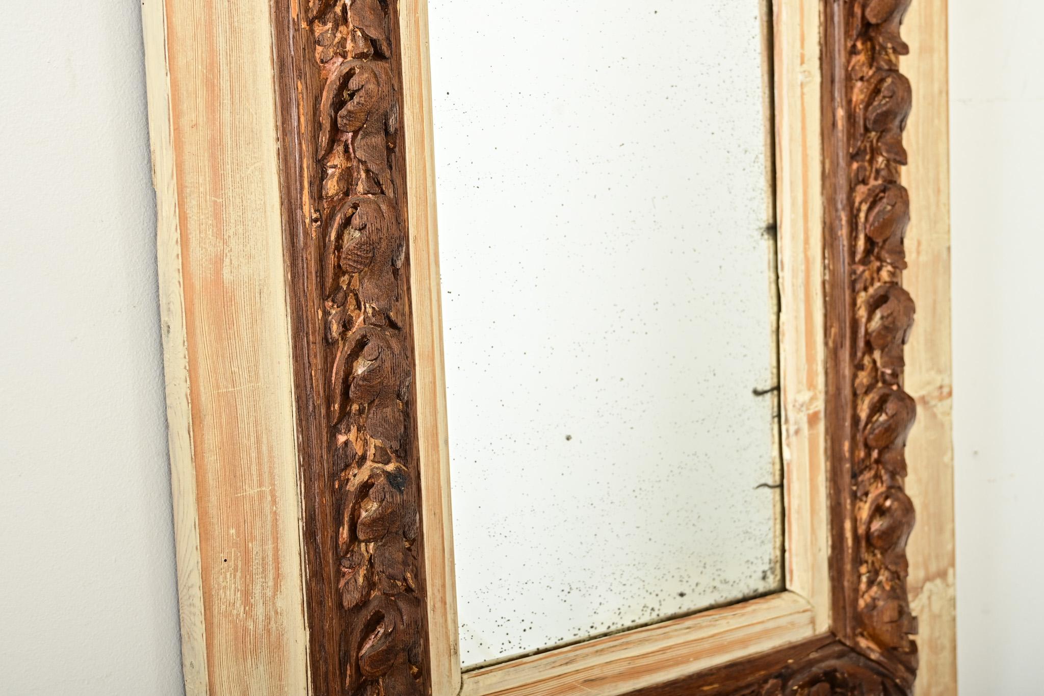 Portuguese 18th Century Gilded Carved Oak Mirror on Painted Backboard For Sale 1