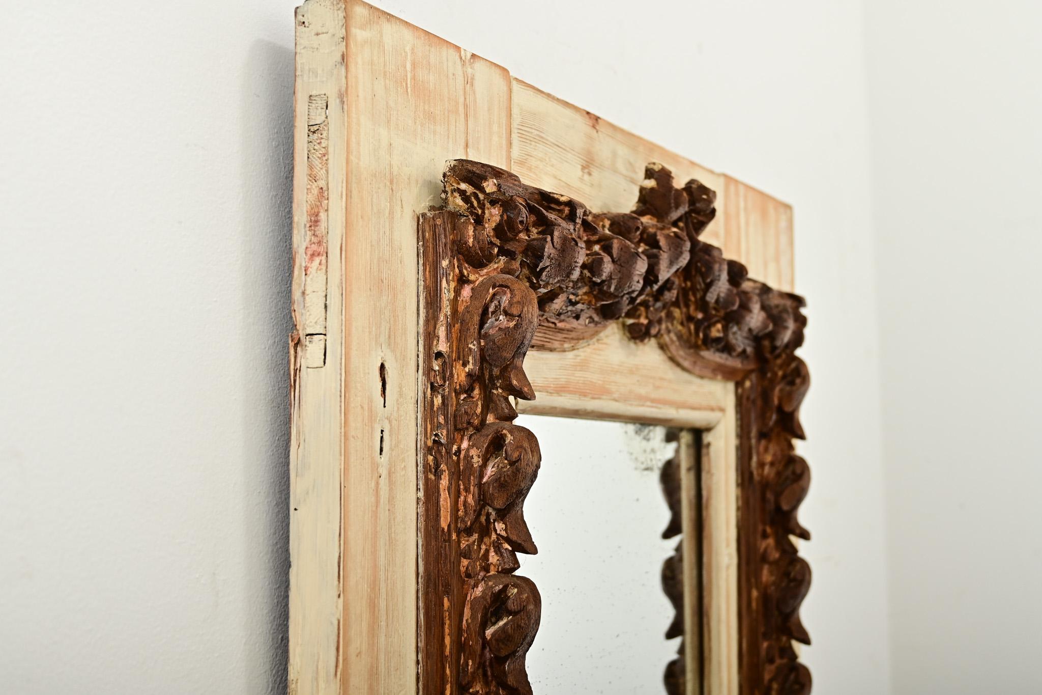 Portuguese 18th Century Gilded Carved Oak Mirror on Painted Backboard For Sale 2