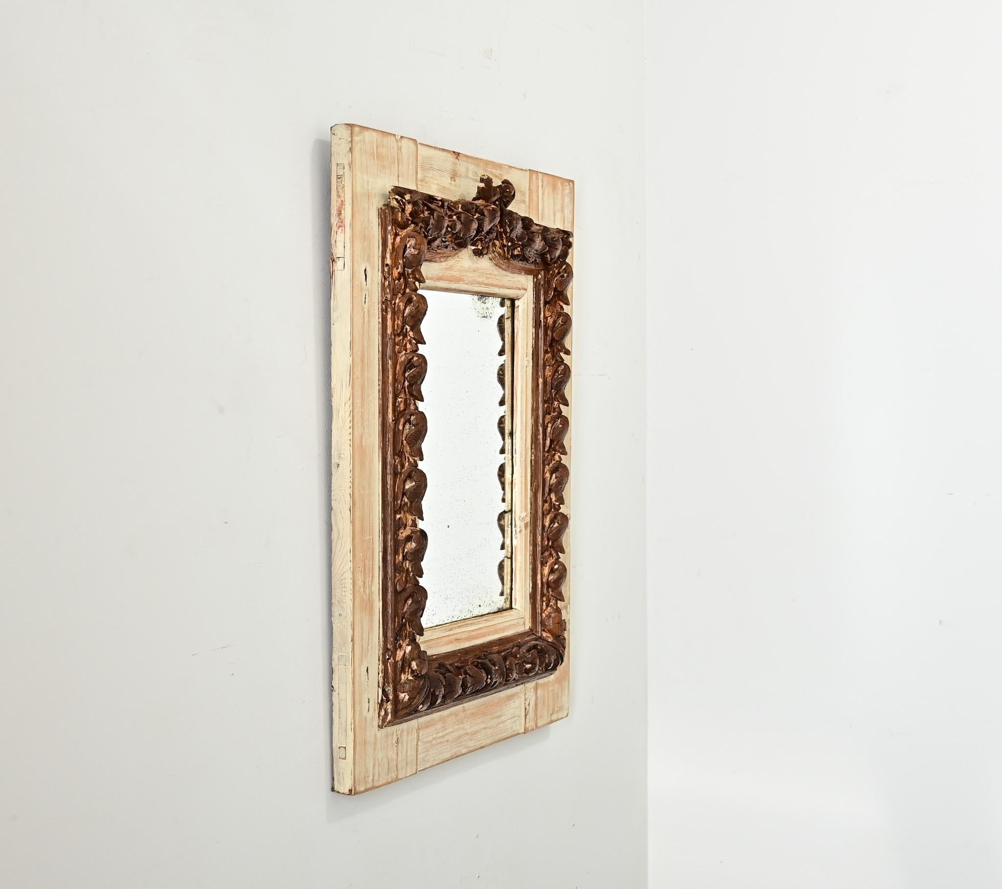 Portuguese 18th Century Gilded Carved Oak Mirror on Painted Backboard For Sale 3