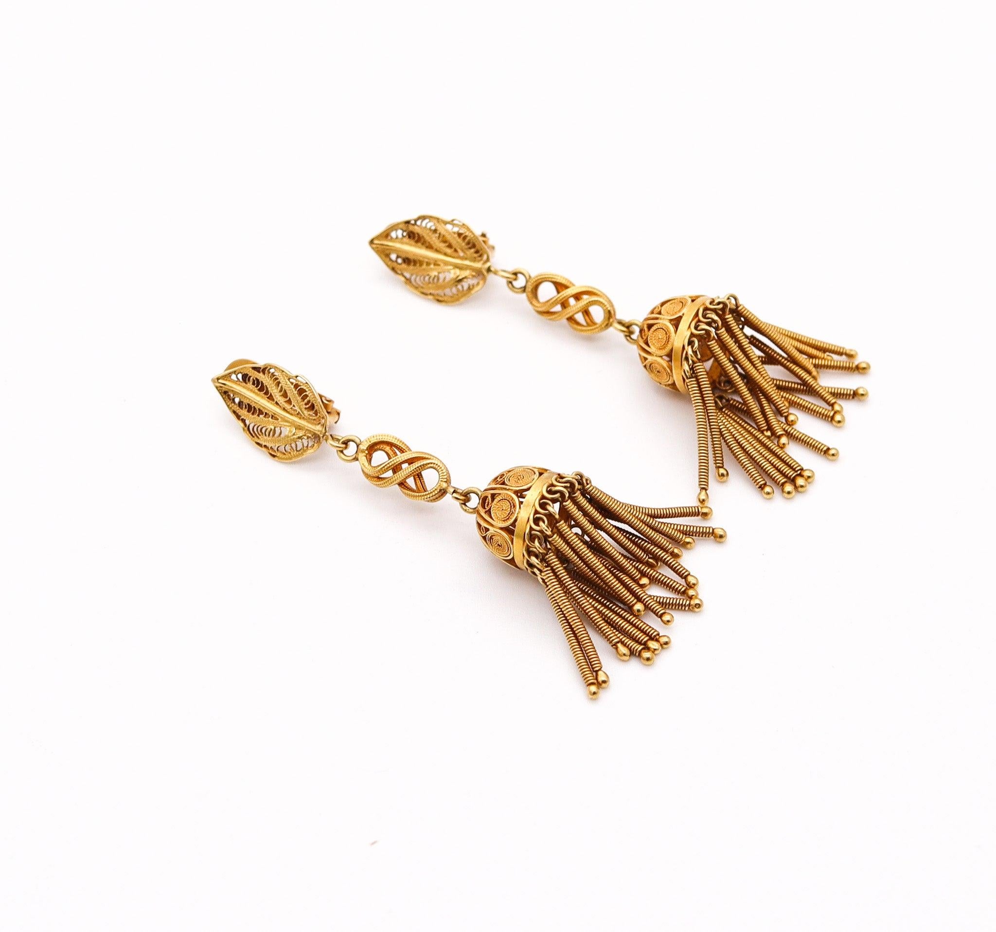 PORTUGUESE 1910 Porto Iberian Dangle Fringe Earrings In Rich 19.2Kt Yellow Gold In Excellent Condition In Miami, FL