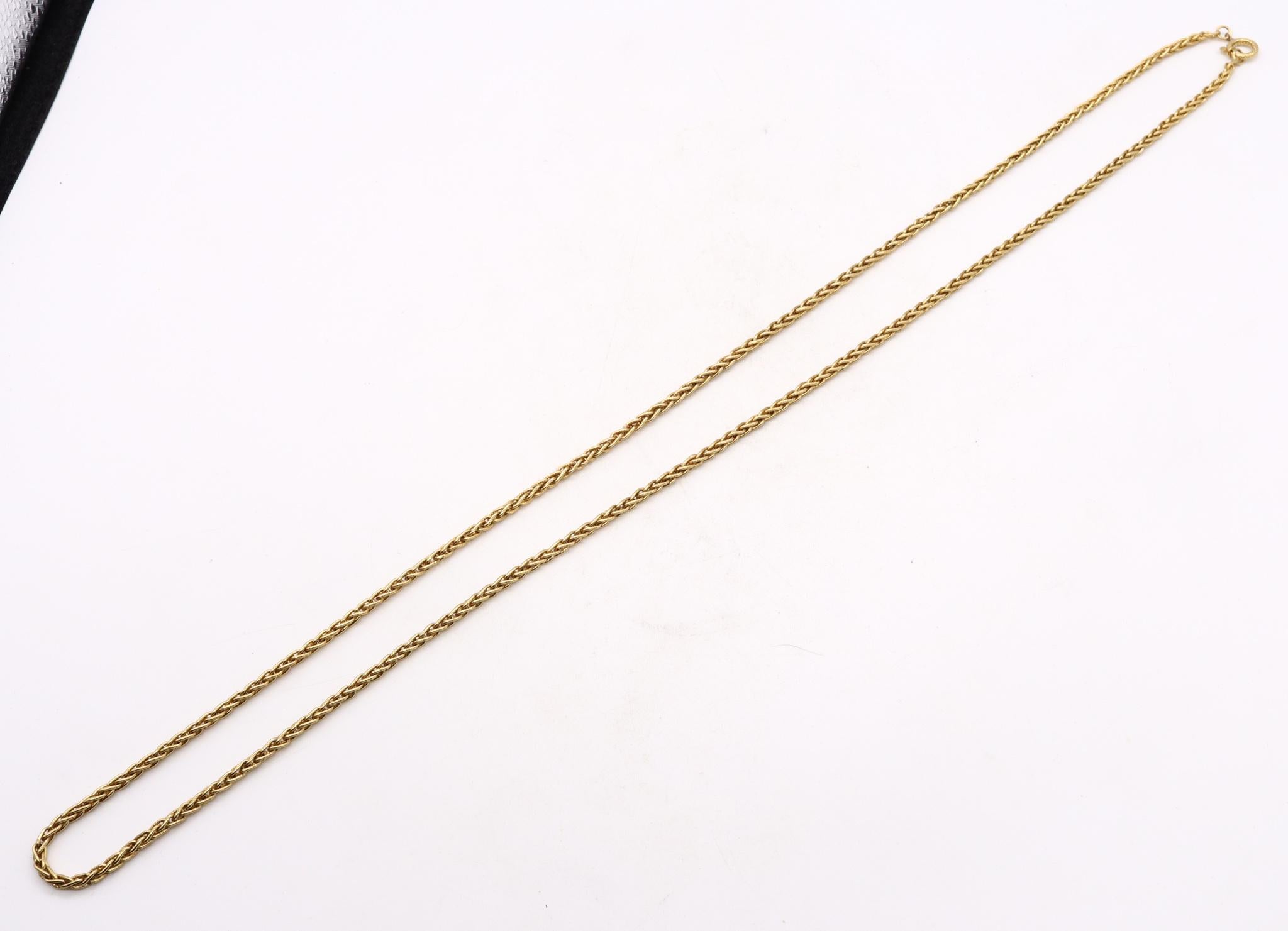 Portuguese 1930 Porto Rare Textured Long Chain in Woven 19.2kt Yellow Gold For Sale 1