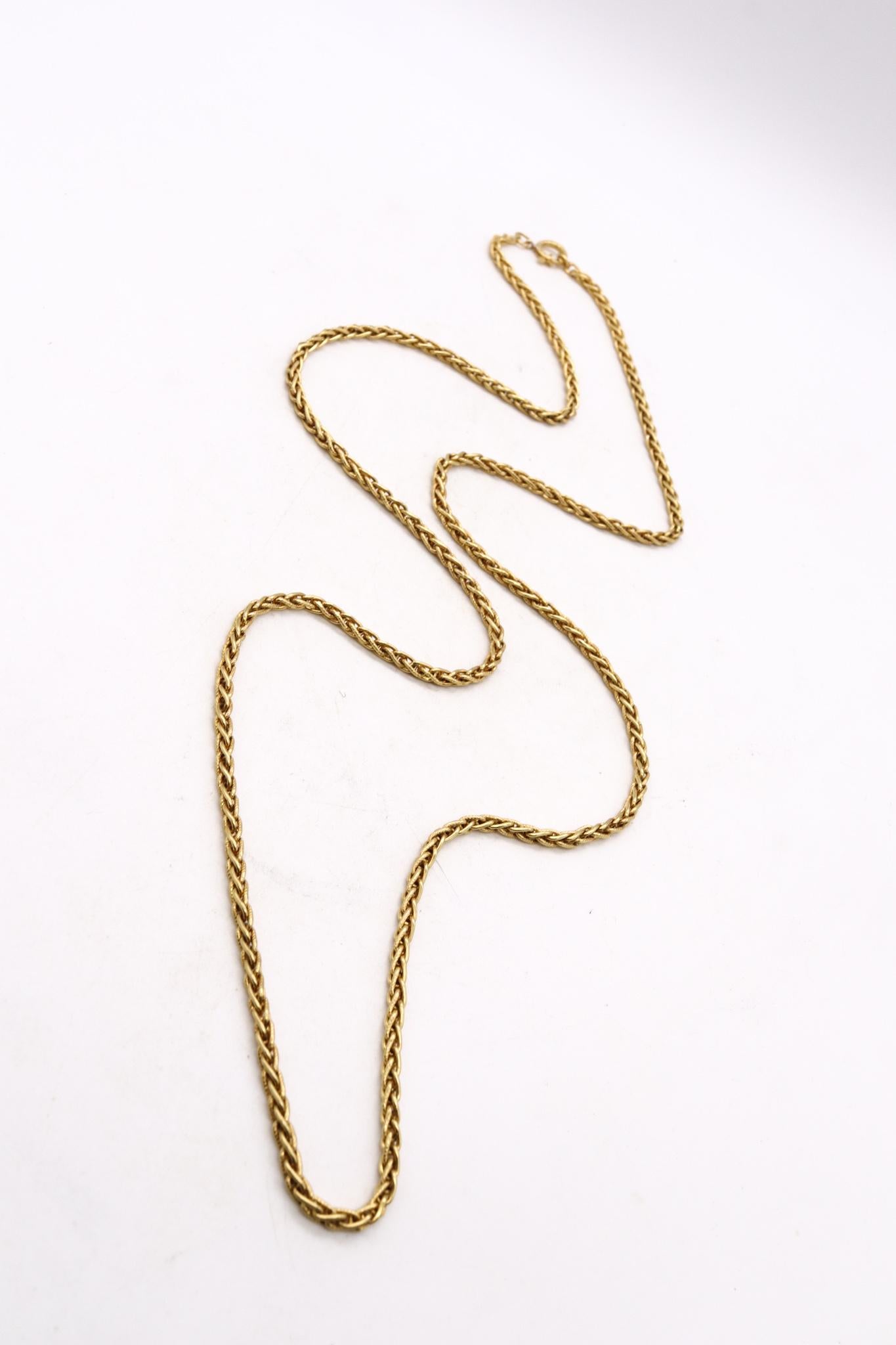 Portuguese 1930 Porto Rare Textured Long Chain in Woven 19.2kt Yellow Gold For Sale 2