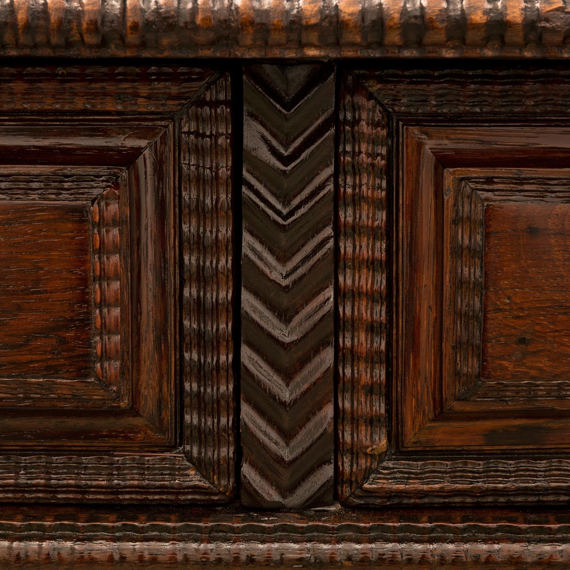 Portuguese 19th Century Rosewood and Brass Coffee Table For Sale 4