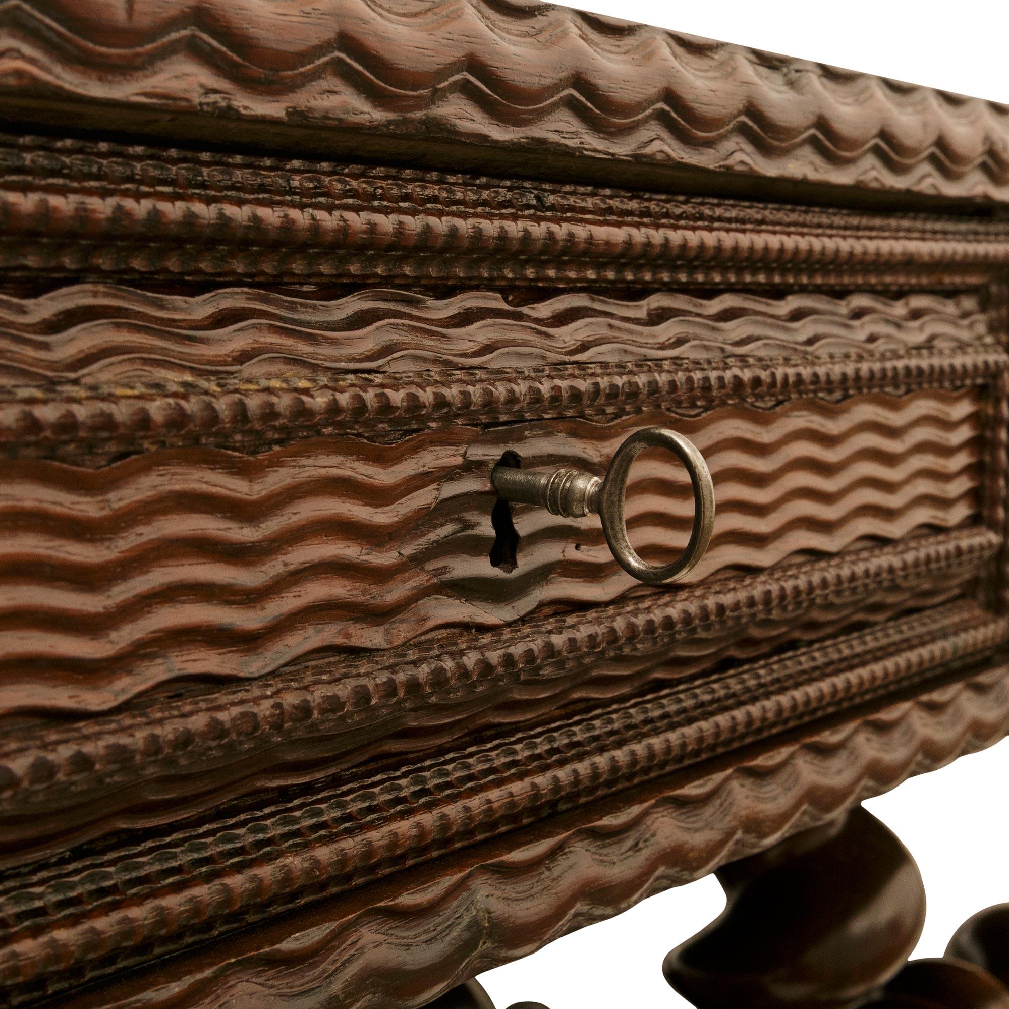 Portuguese 19th century Rosewood and Gilt Metal coffee table For Sale 3