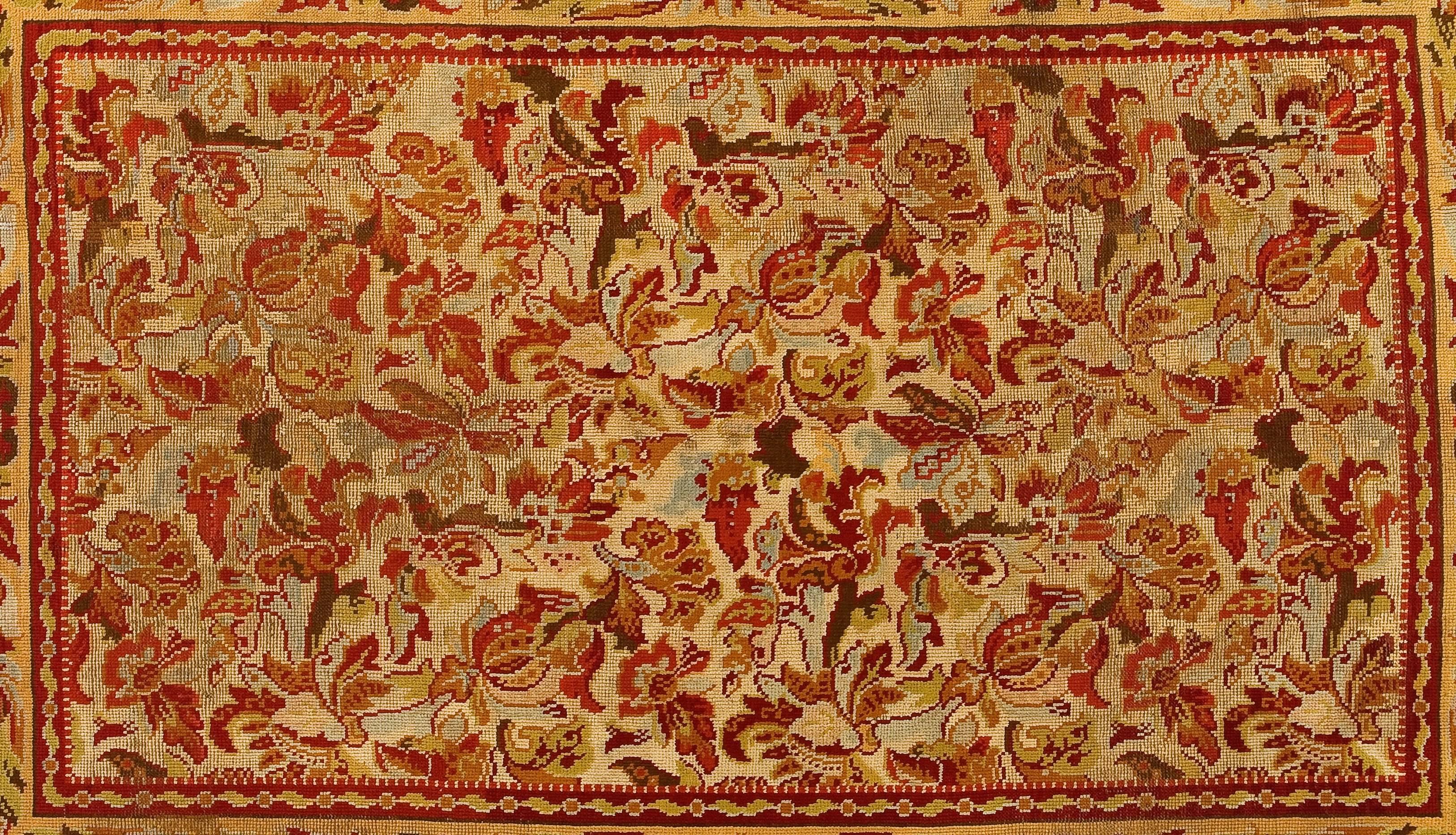 This Portuguese Ancien piece has at least 70 years old and represent some of the very finest examples of art from the time and place from which they originate. The complex methods and high-quality ingredients employed by the master rug makers