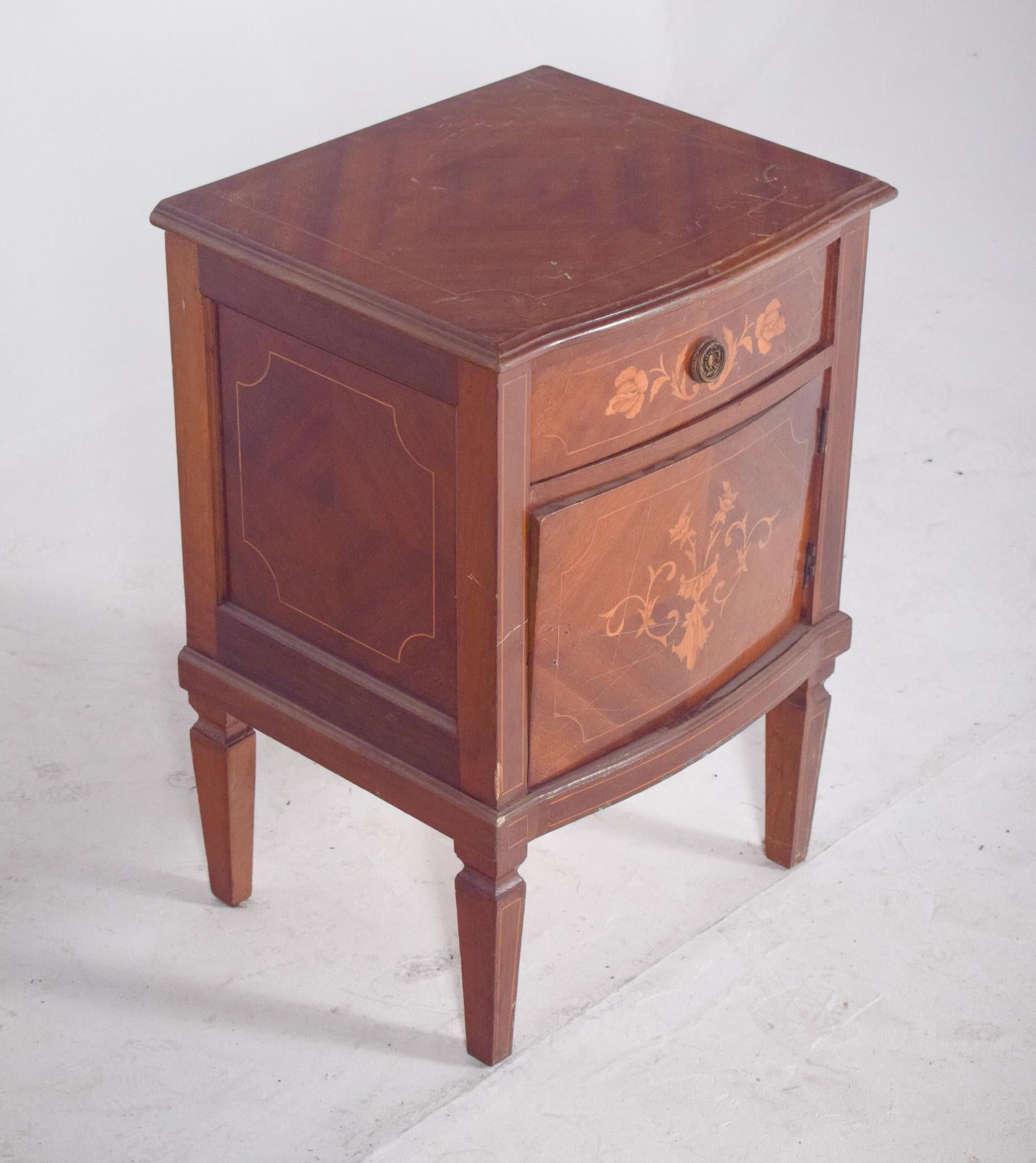 Portuguese Antique Bedside Table with Marquetry Work In Fair Condition For Sale In Lisboa, Lisboa