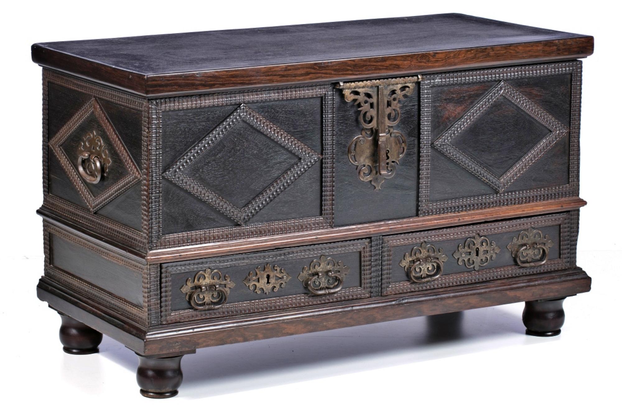 Portuguese Ark
17th century 
in vineyard wood, with 2 drawers. 
Palisander frames and friezes. 
Brass fittings and handles. 
Signs of use. 
Dim .: 69 x 112 x 55 cm.