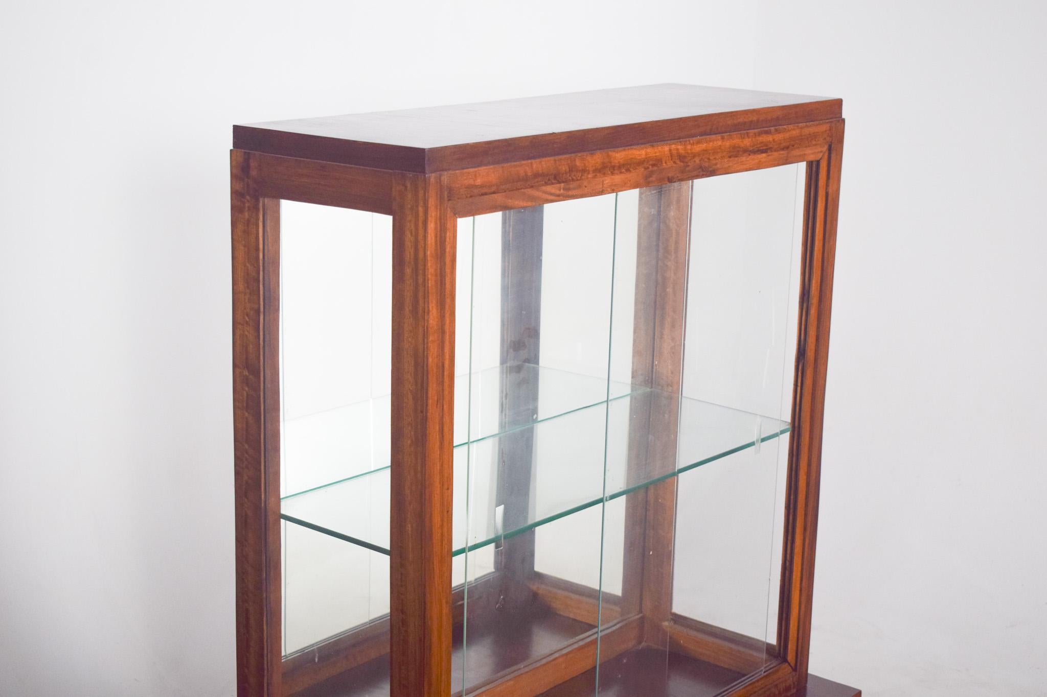 Portugiesischer Art-Déco-Vitrinenschrank (Art déco) im Angebot