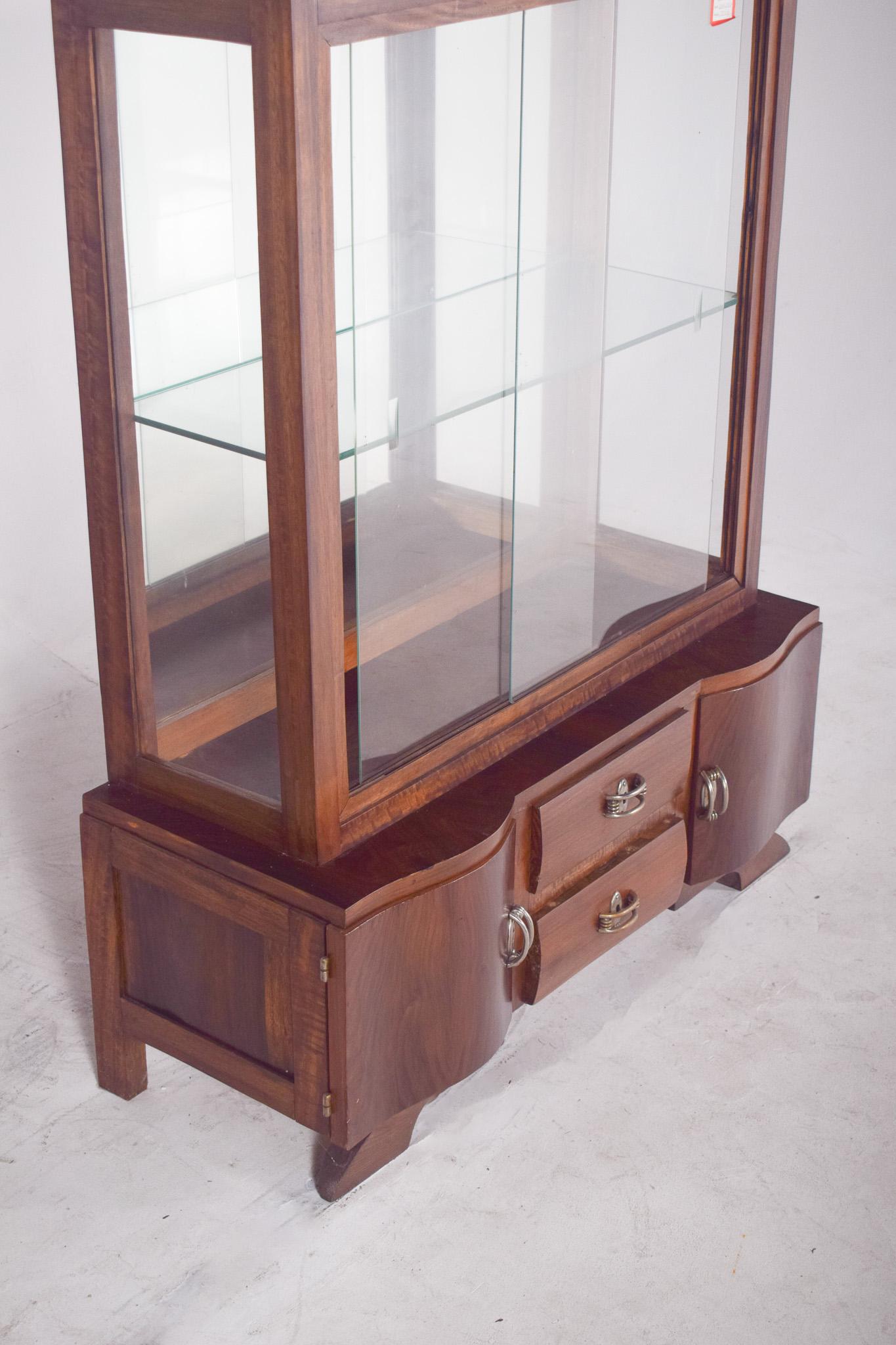 Portugiesischer Art-Déco-Vitrinenschrank im Angebot 1