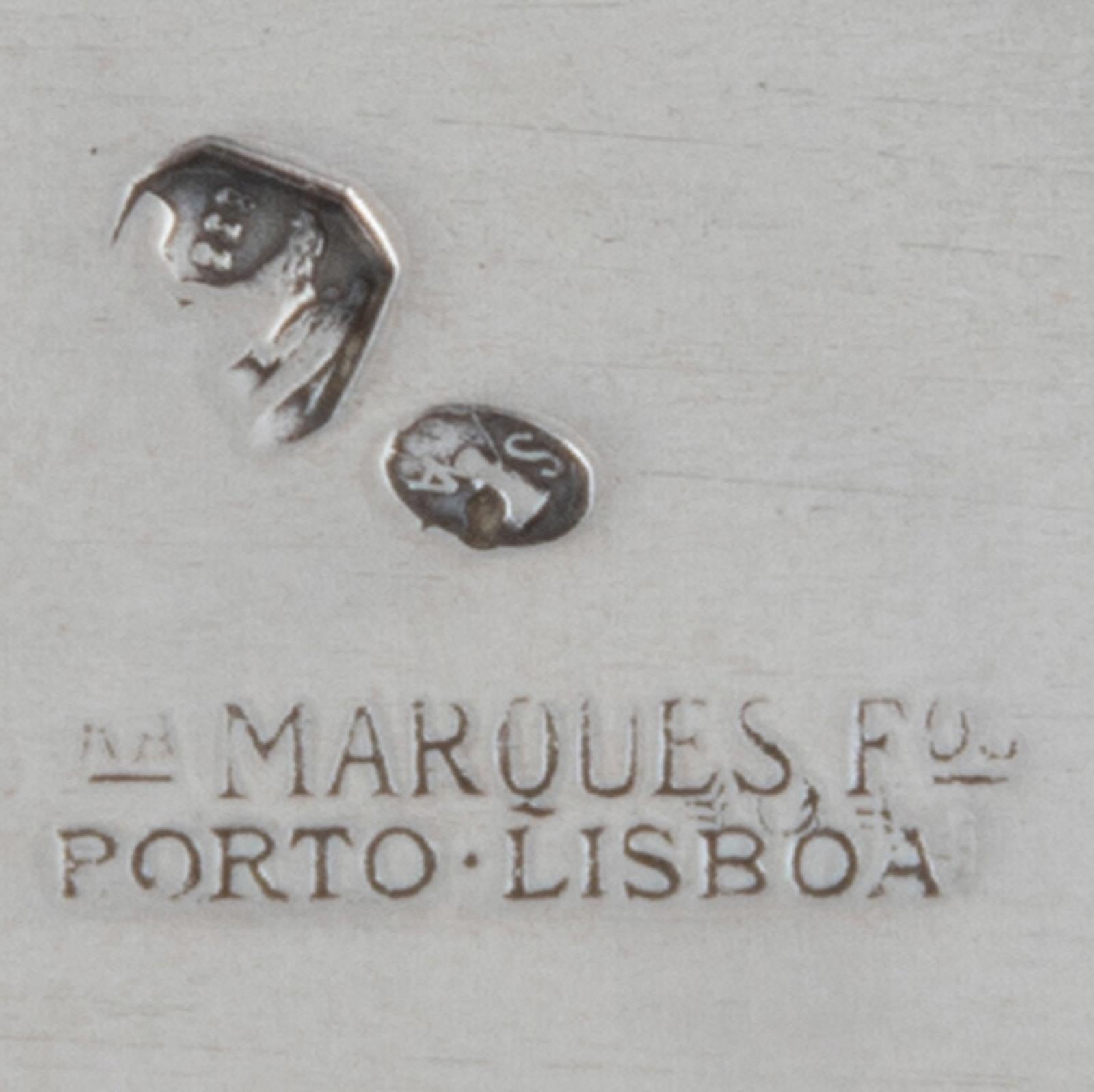 Salverino a lobi in argento Art Deco portoghese di Ferreira Marques, Lisbona, anni '30 circa In condizioni ottime in vendita a Lisboa, PT