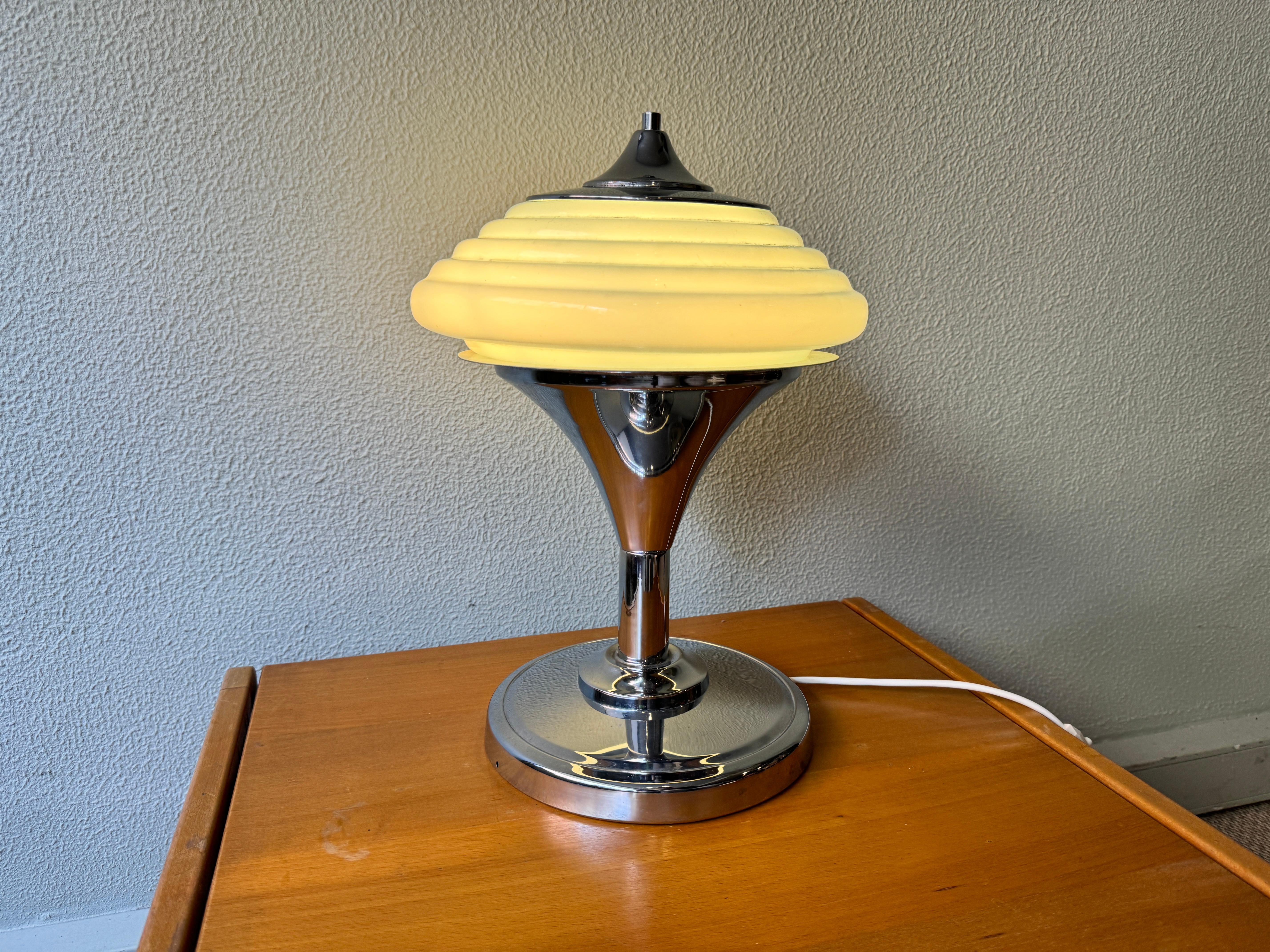 Portugiesische Art-Déco-Tischlampe aus Gaivota, 1940er Jahre im Angebot 1