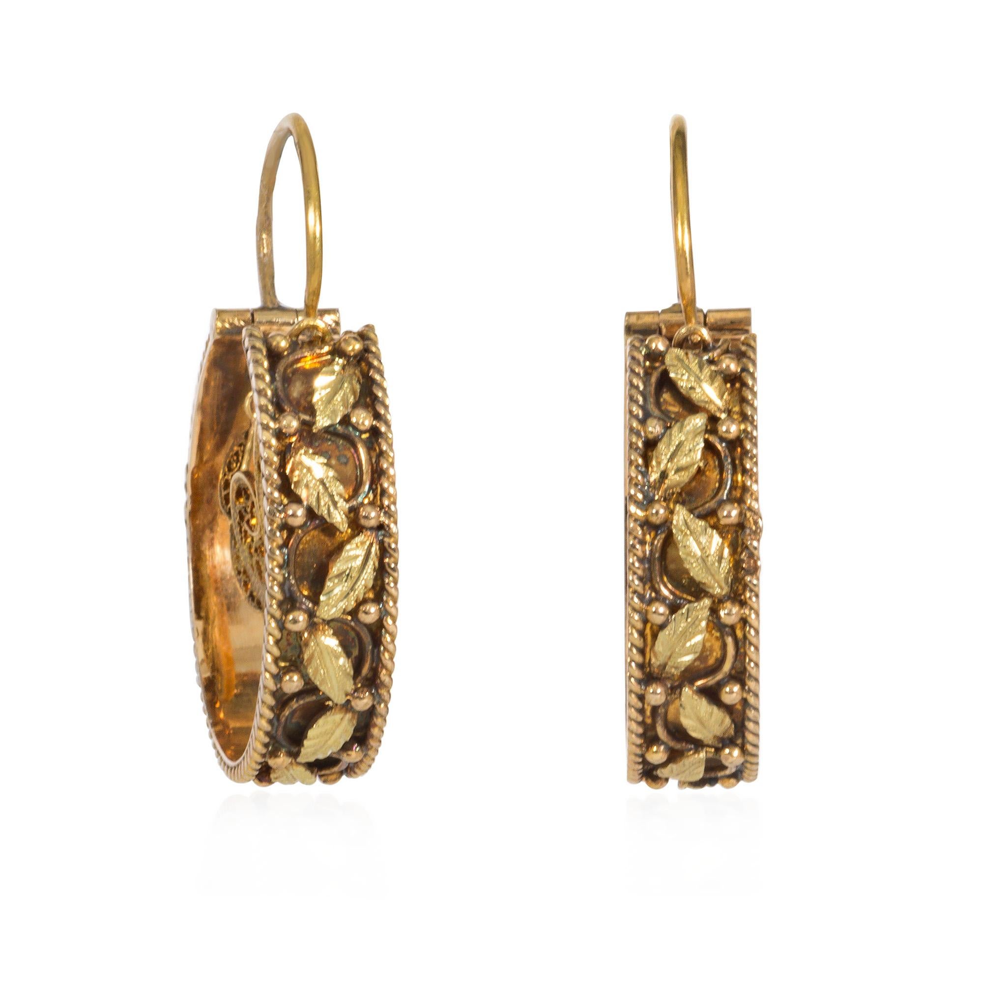 Pendientes de aro Art Nouveau portugueses de oro con motivo foliado Cannetille en Bueno estado para la venta en New York, NY