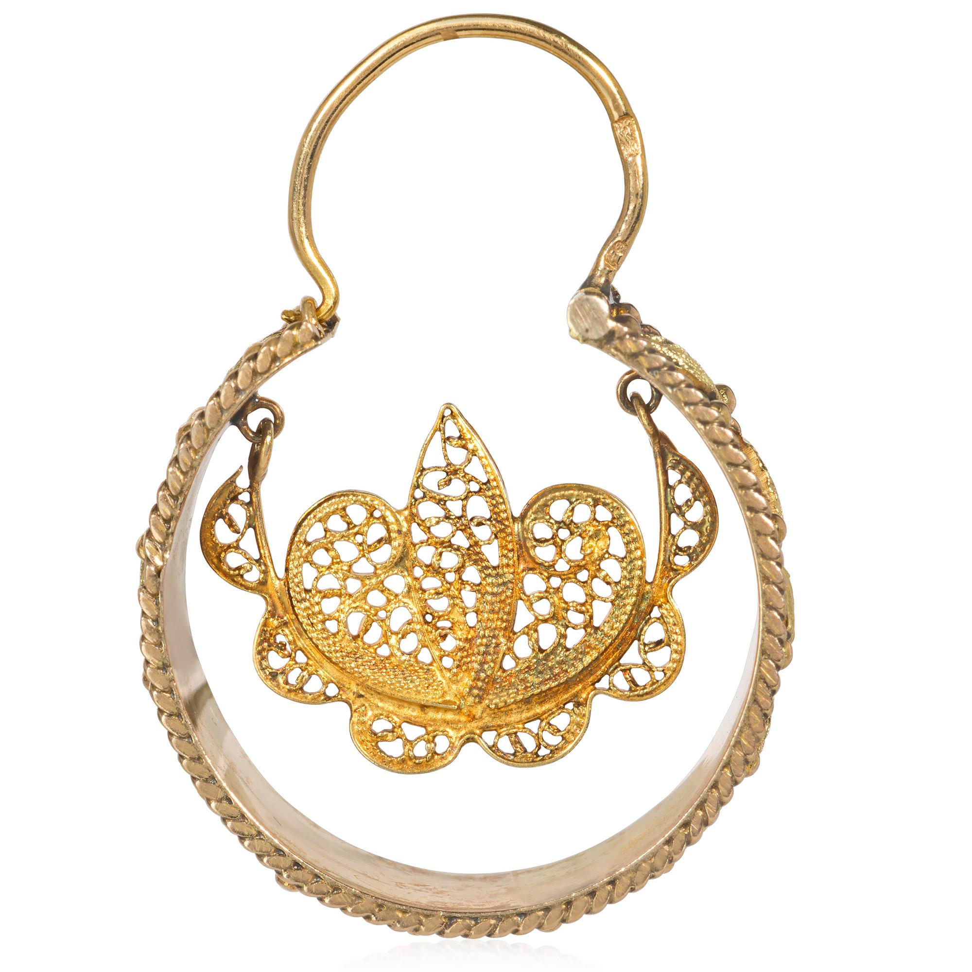 Femenino o masculino Pendientes de aro Art Nouveau portugueses de oro con motivo foliado Cannetille en venta