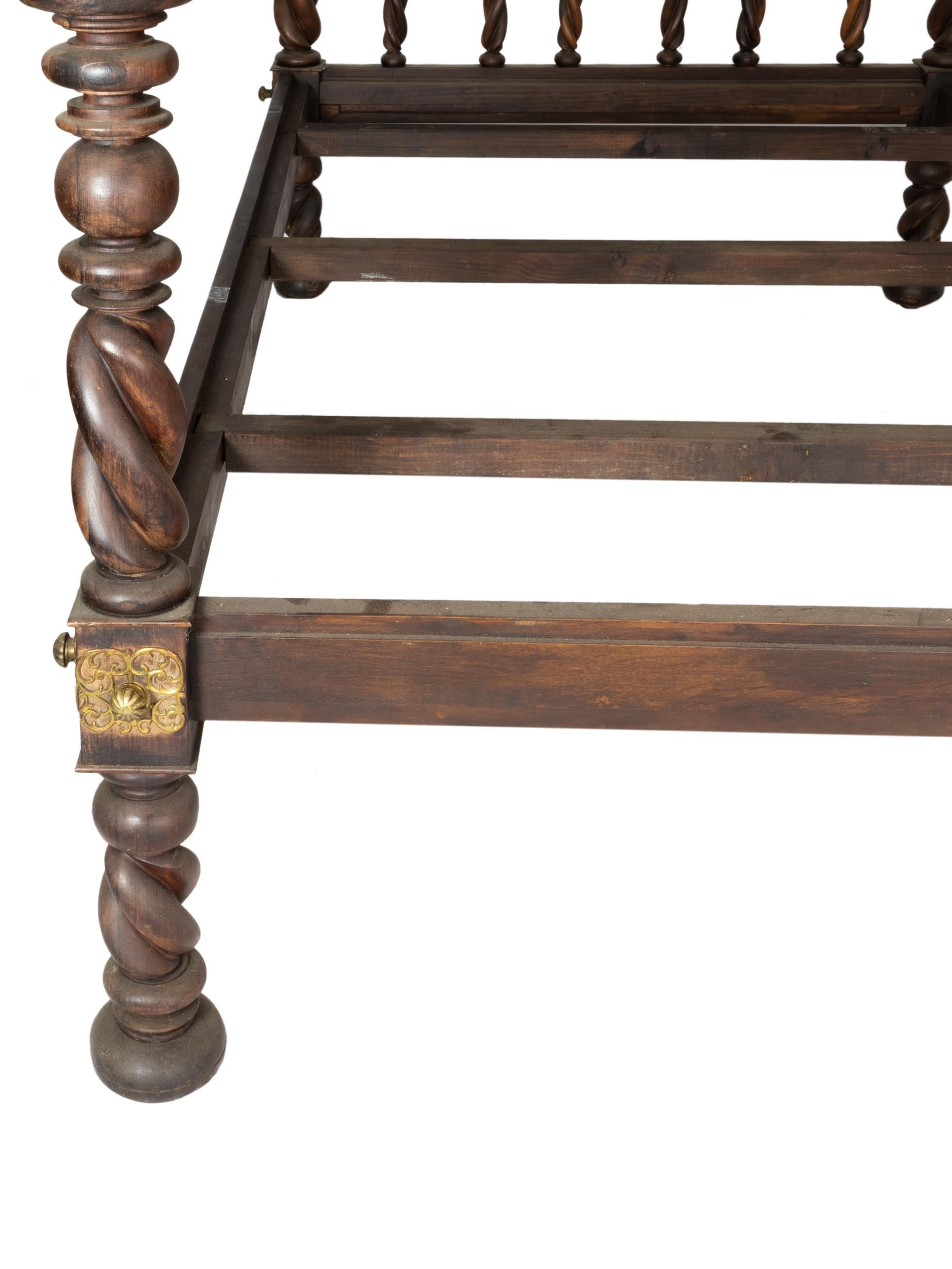 Hand-Carved Portuguese Baroque Canopy Bed, 18th Century For Sale