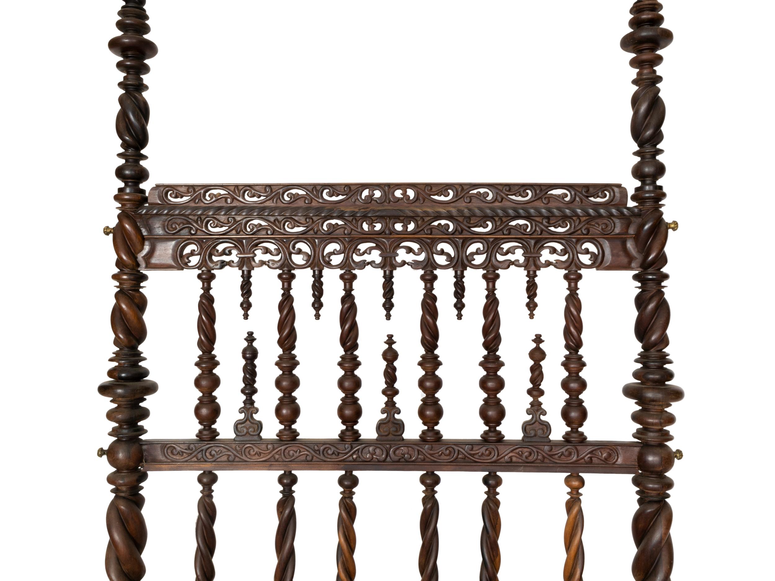 Portuguese Baroque Canopy Bed, 18th Century For Sale 1