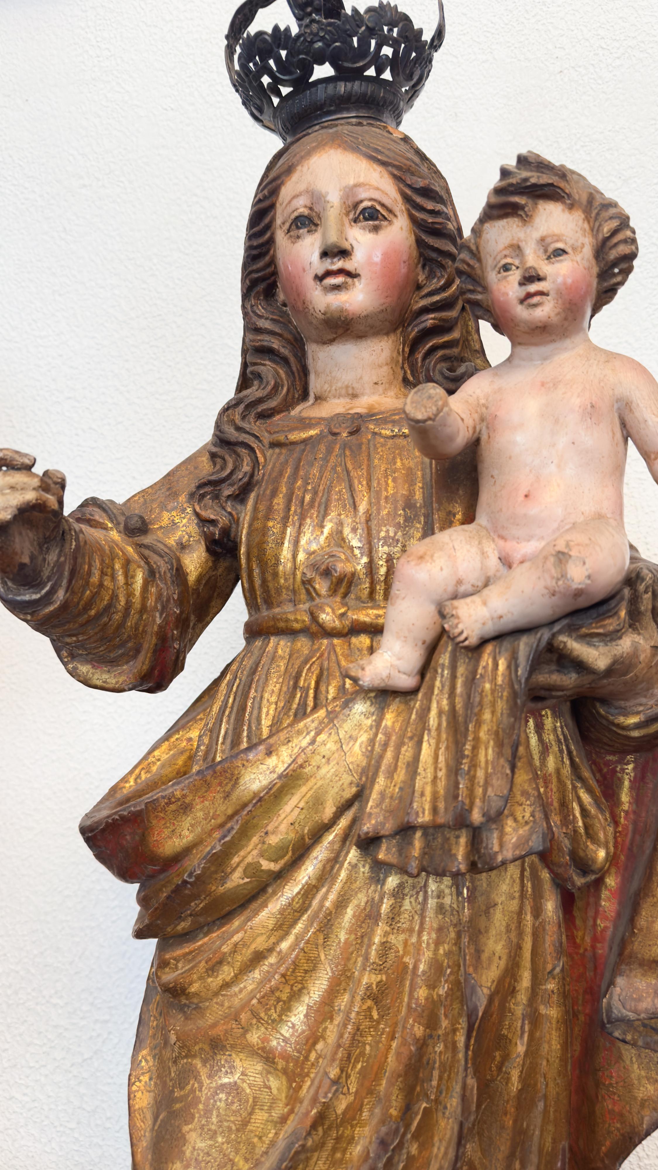 Portuguese Baroque Madonna and Child Sculpture, 17th Century For Sale 2