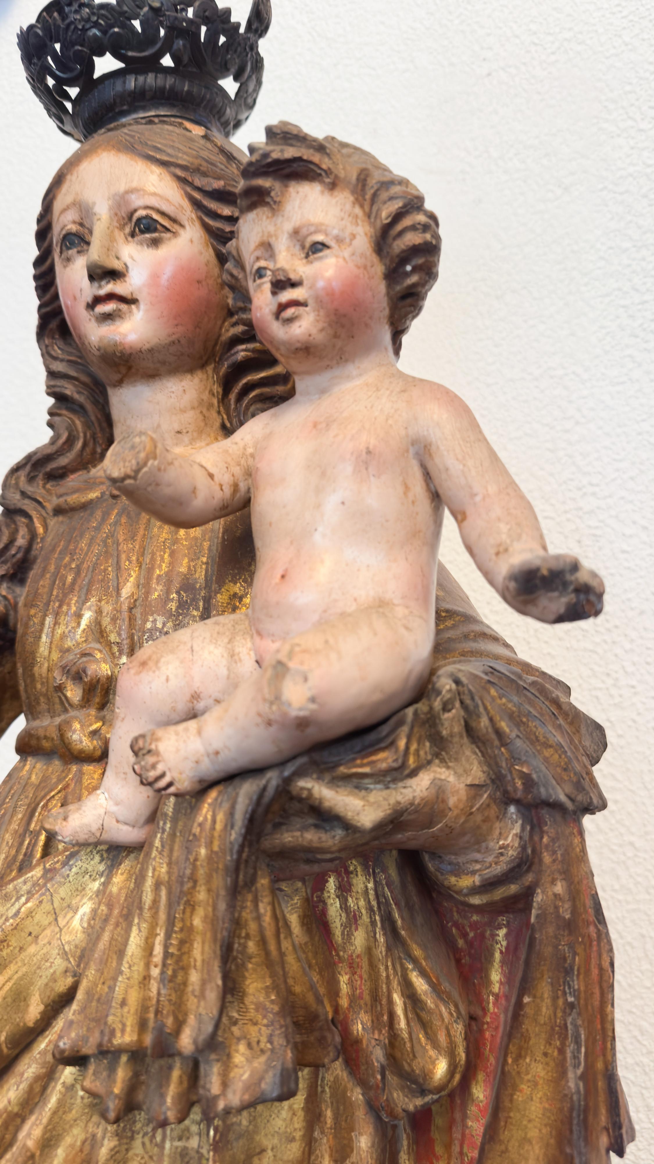 Portuguese Baroque Madonna and Child Sculpture, 17th Century For Sale 4