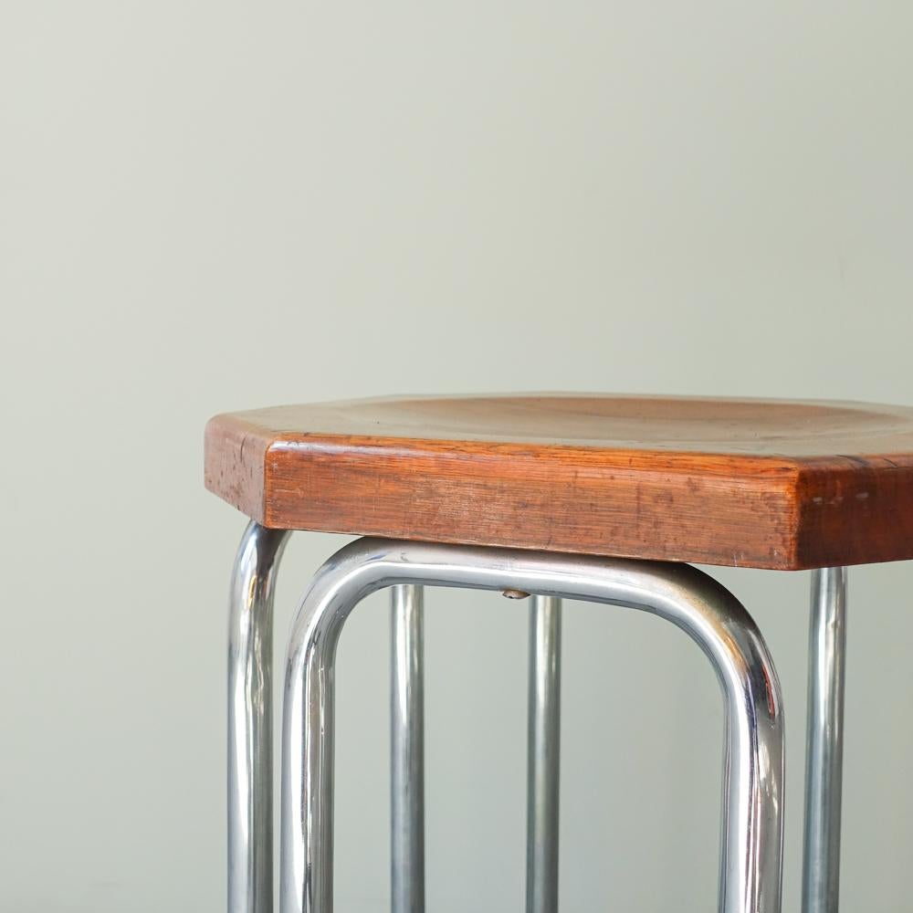 Taburete portugués Bauhaus de acero tubular y madera de Fábrica Portugal Años 30 en venta 6