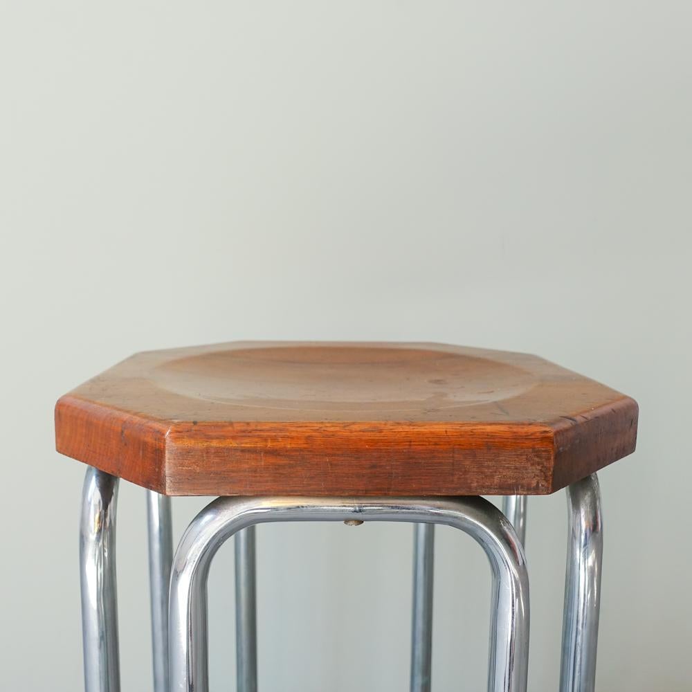 Taburete portugués Bauhaus de acero tubular y madera de Fábrica Portugal Años 30 en venta 7