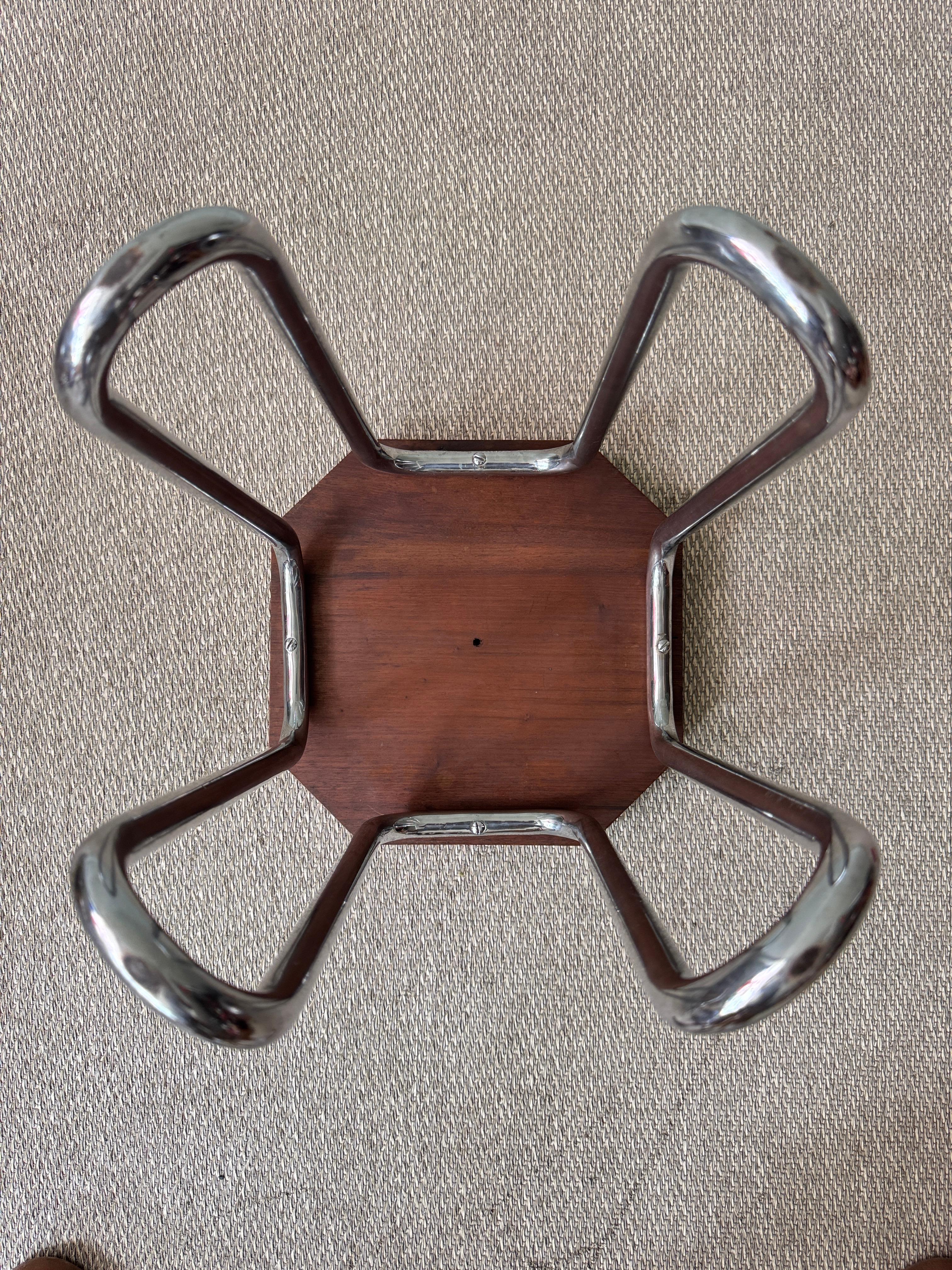 Taburete portugués Bauhaus de acero tubular y madera de Fábrica Portugal Años 30 en venta 9