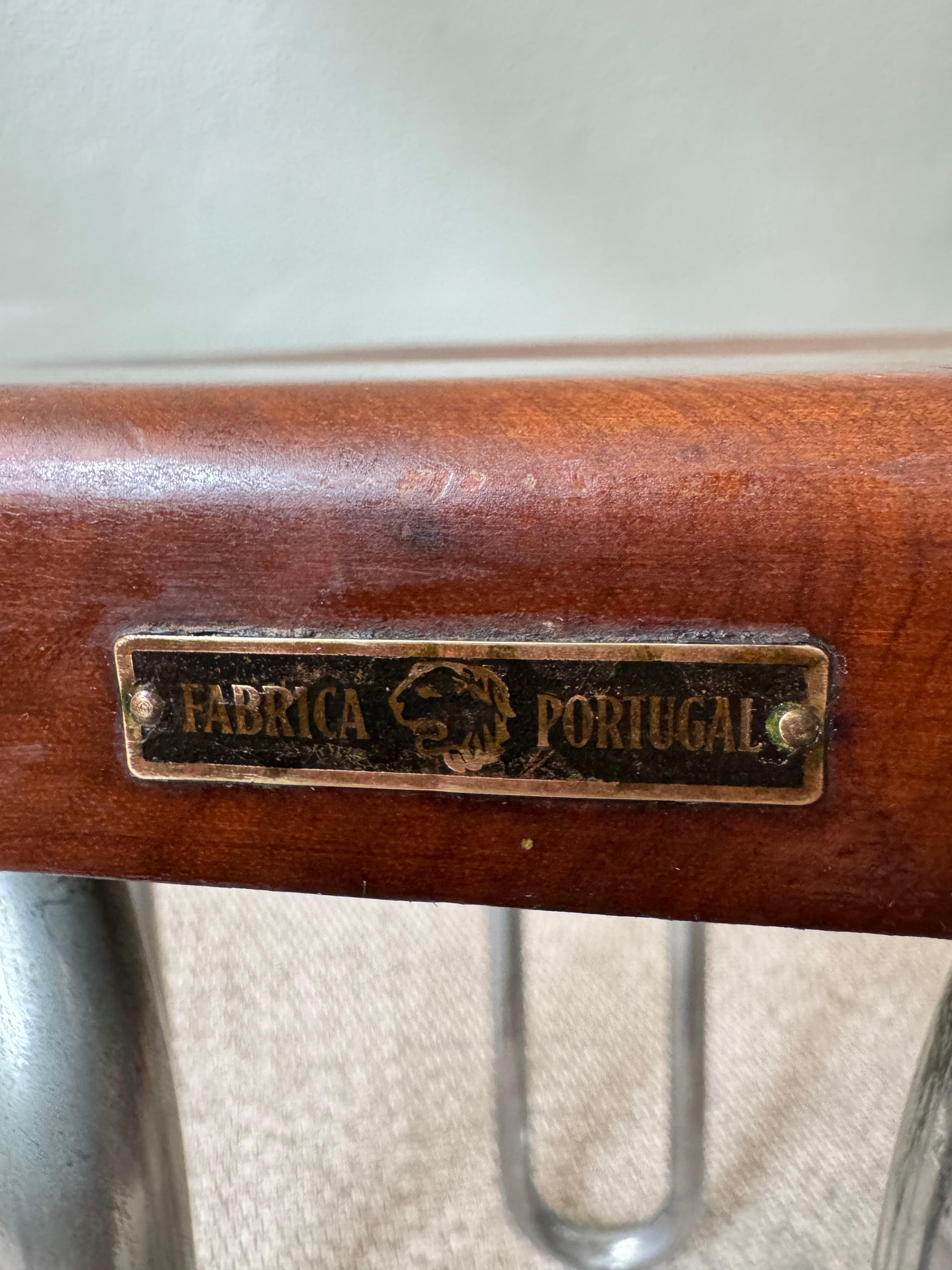 Taburete portugués Bauhaus de acero tubular y madera de Fábrica Portugal Años 30 en venta 10