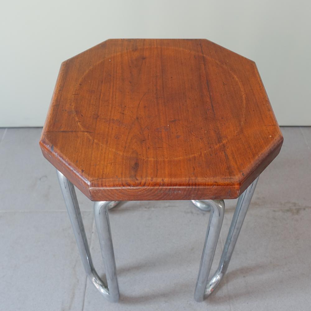Taburete portugués Bauhaus de acero tubular y madera de Fábrica Portugal Años 30 Cromo en venta