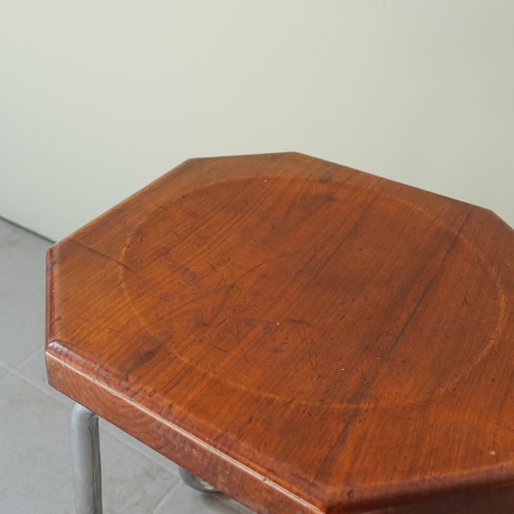 Taburete portugués Bauhaus de acero tubular y madera de Fábrica Portugal Años 30 en venta 1