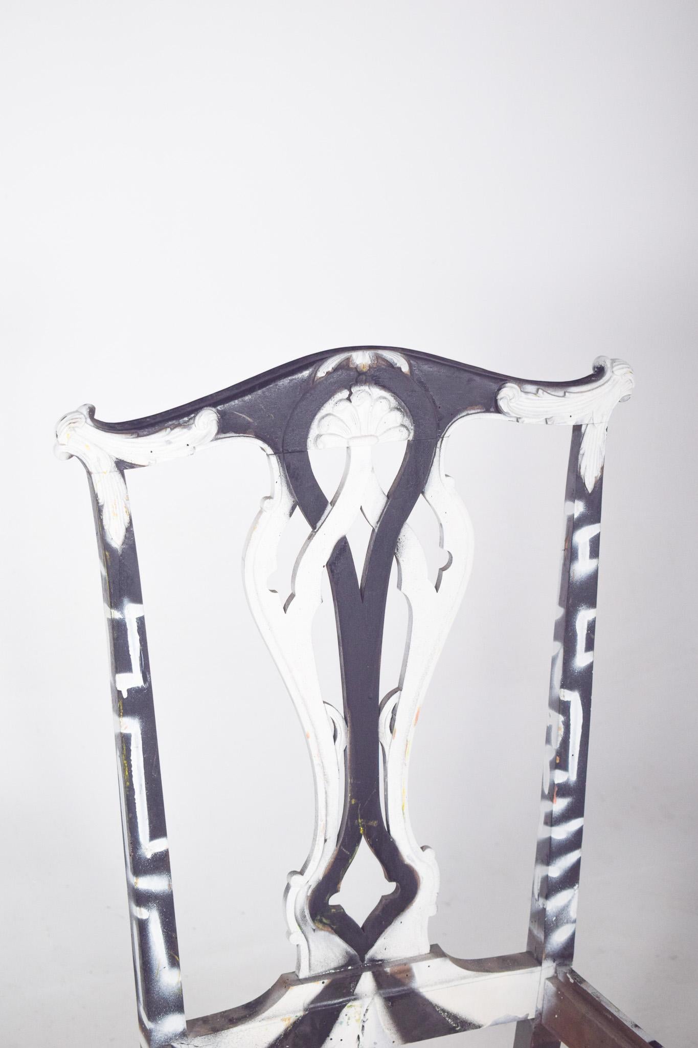 Moderne Chaise portugaise peinte en noir et blanc par Francisco Camilo en vente