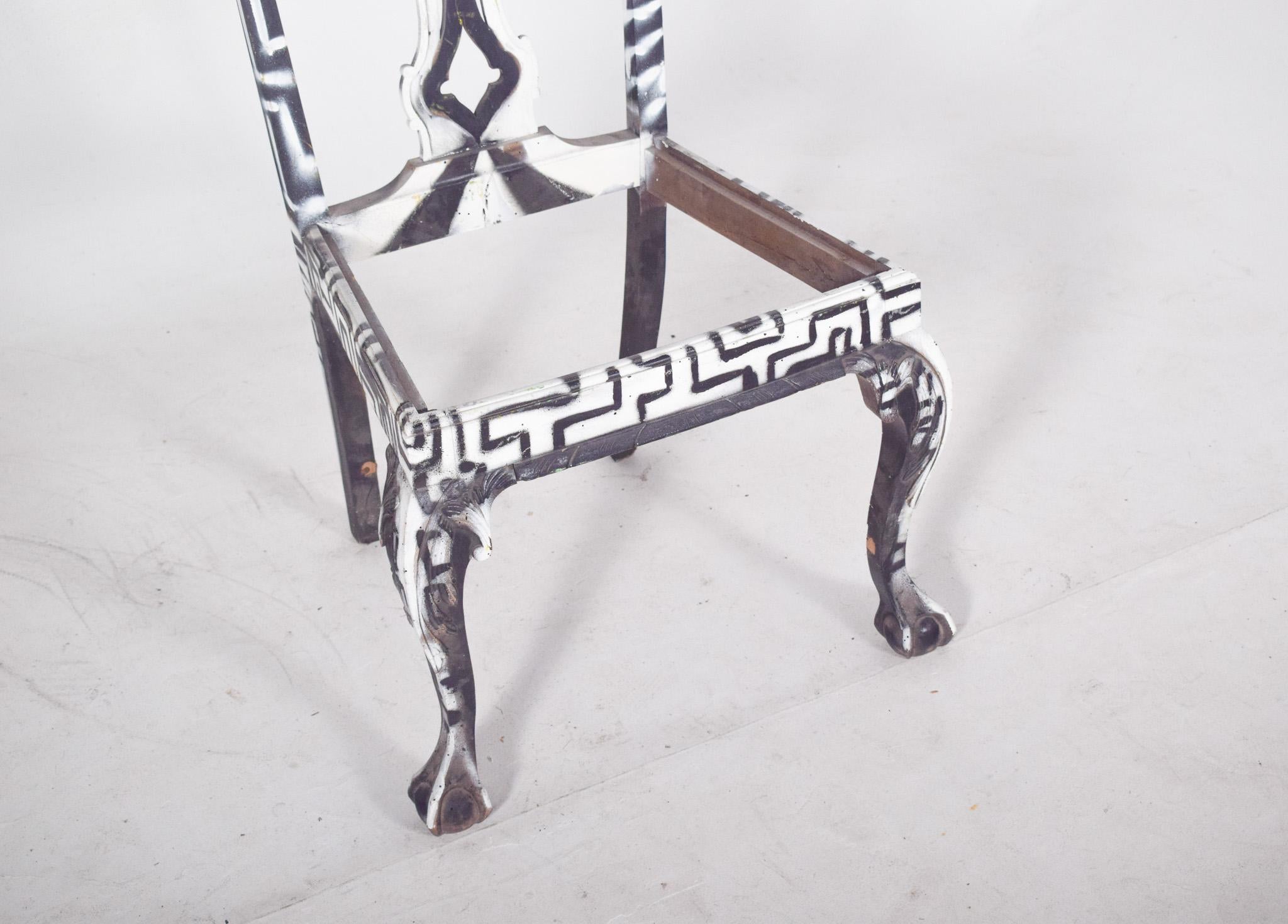 Portugais Chaise portugaise peinte en noir et blanc par Francisco Camilo en vente