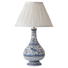 Lampada da tavolo portoghese in ceramica bianca e blu con motivi animali dipinti a mano