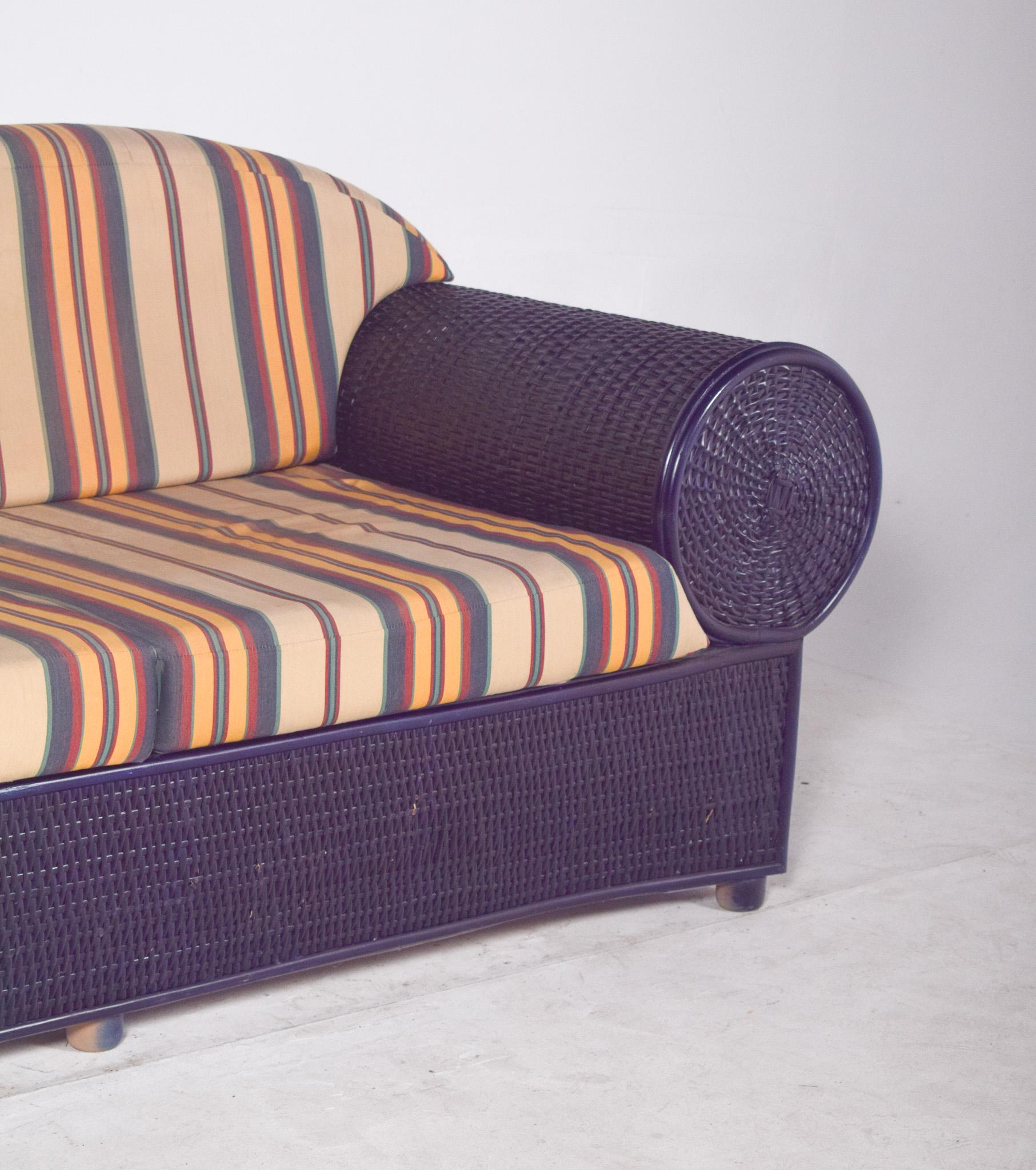 Portugiesisches blaues Korbsofa mit Stoff, 1980 im Zustand „Gut“ im Angebot in Lisboa, Lisboa