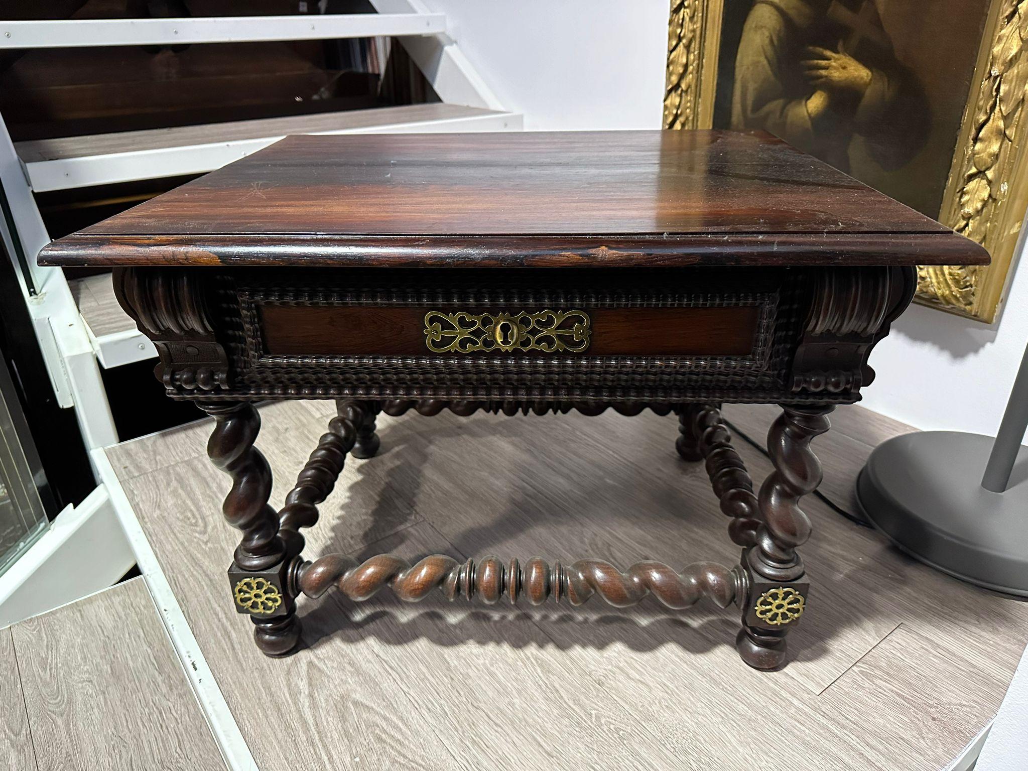 Portuguese Buffet Table in Kingwood began 20th Century For Sale 5