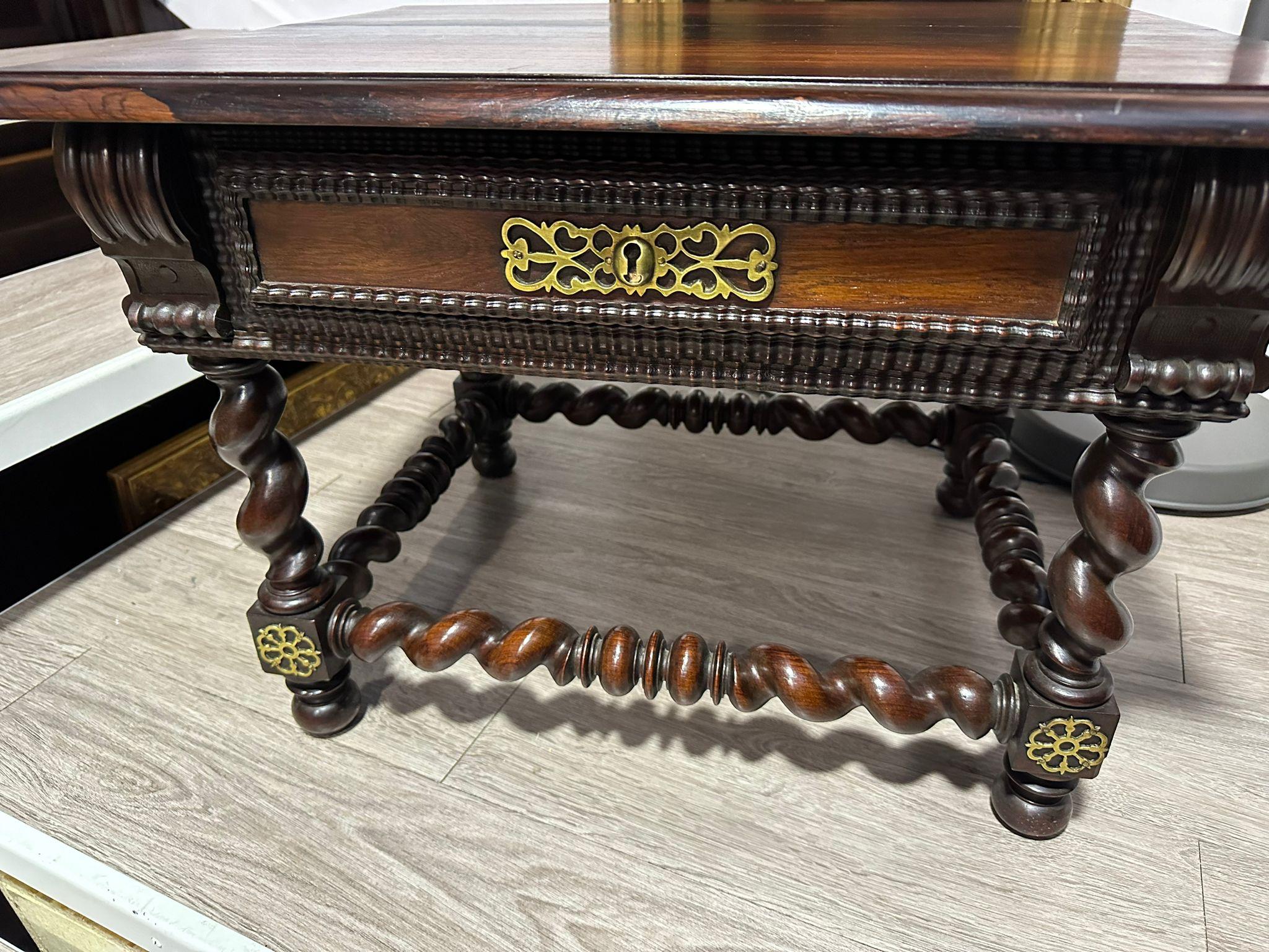 Portuguese Buffet Table in Kingwood began 20th Century For Sale 1