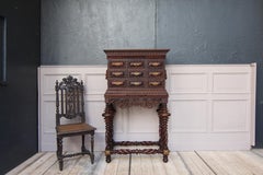 Portuguese Cabinet on Stand, Contador com Trempe