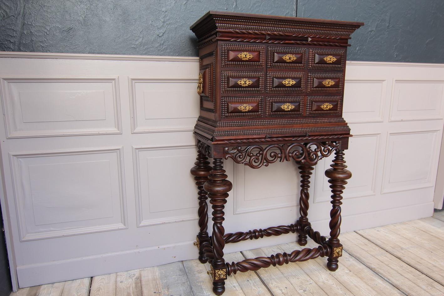 Carved Portuguese Cabinet on Stand, Contador com Trempe