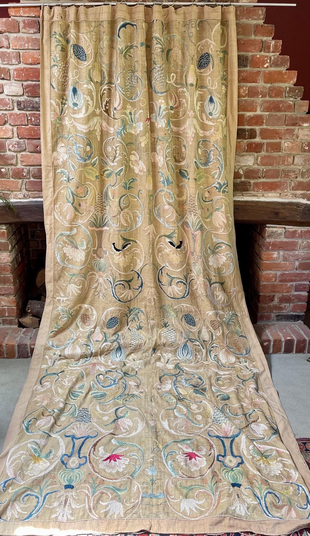 Rare and exquisite Castelo Branco Embroidered Panel

 Portuguese and dating from 18th century

Silk embroidery upon a natural linen ground, loosely backed with hand loomed cotton.

 This lining could quite easily be detached as its only joined along