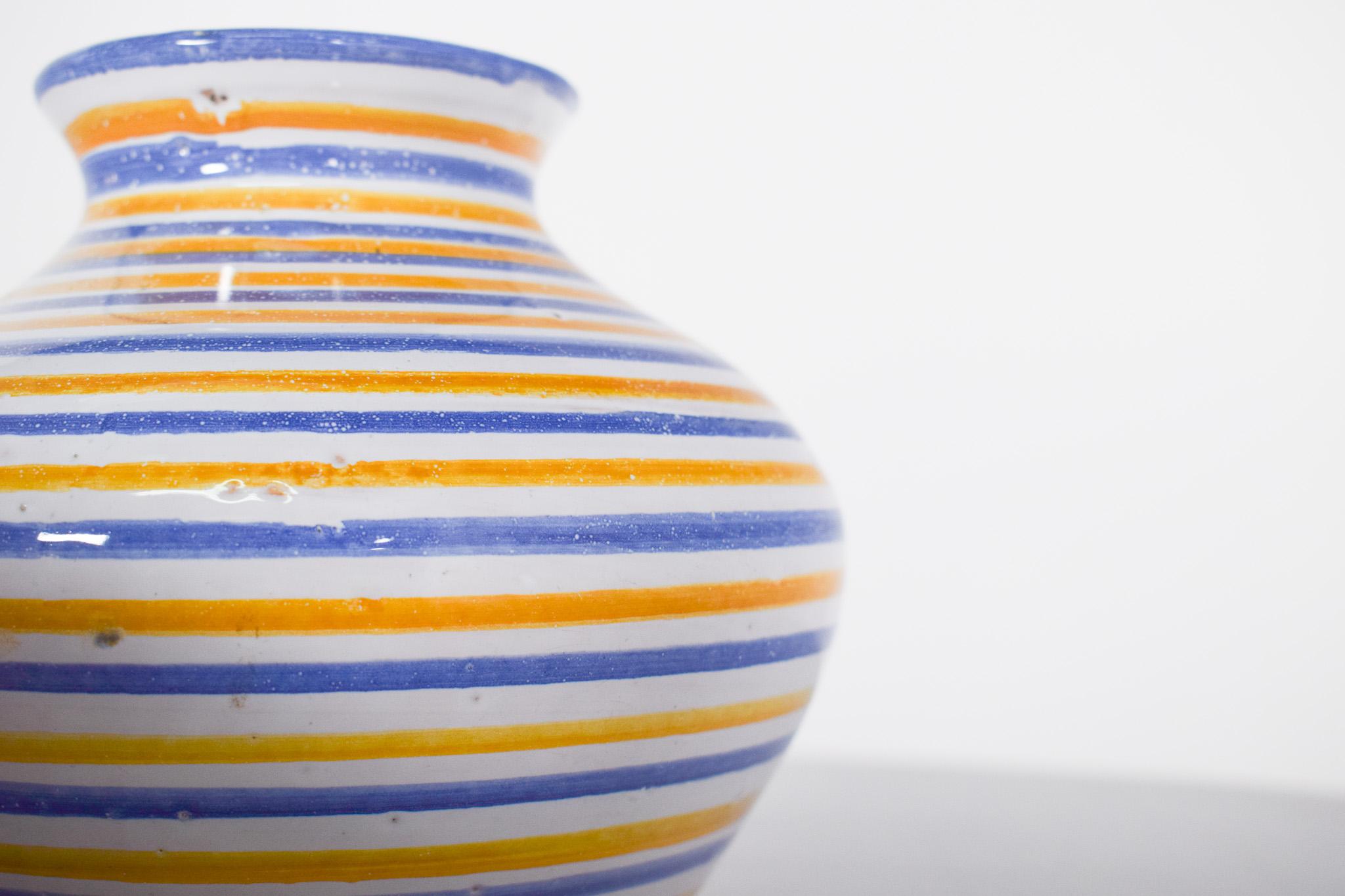 20ième siècle Vase en céramique portugaise C.I.C., S. Miguel, Açores en vente
