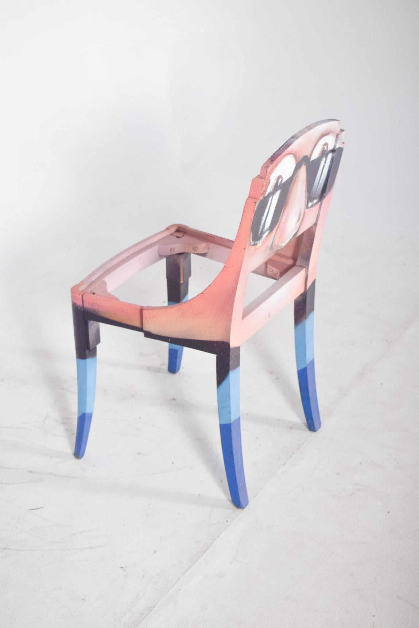 Silla portuguesa transformada en arte urbano por Francisco Camilo siglo XX en venta